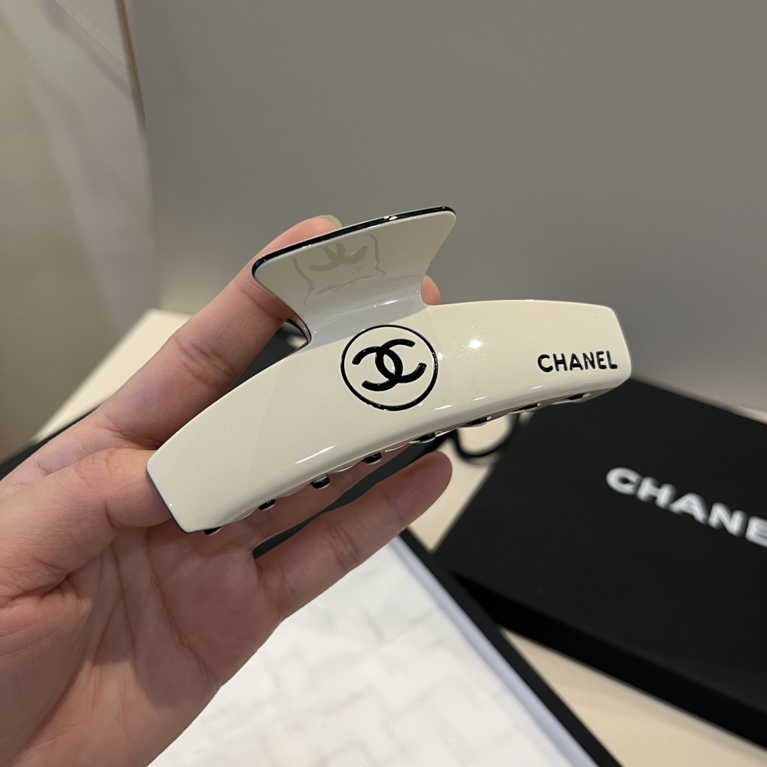 ¥

Chanel香奈儿发箍 经典小香发夹