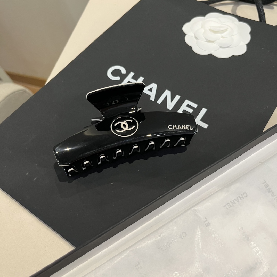 ¥

Chanel香奈儿发箍 经典小香发夹