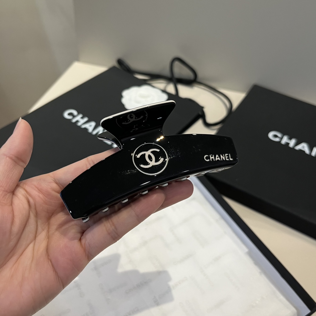 ¥

Chanel香奈儿发箍 经典小香发夹
