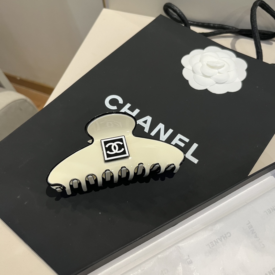 ¥

Chanel香奈儿发箍 经典小香发夹