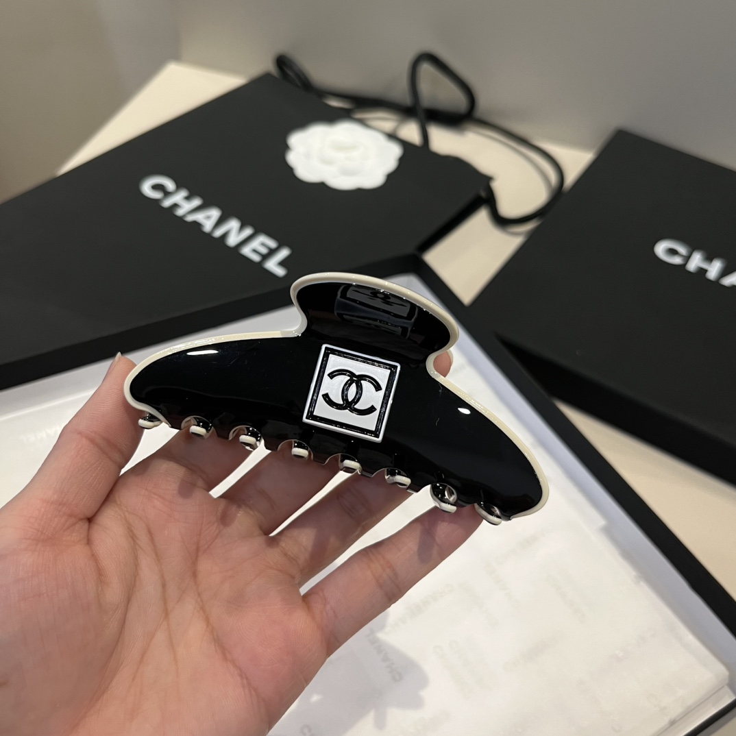 ¥

Chanel香奈儿发箍 经典小香发夹