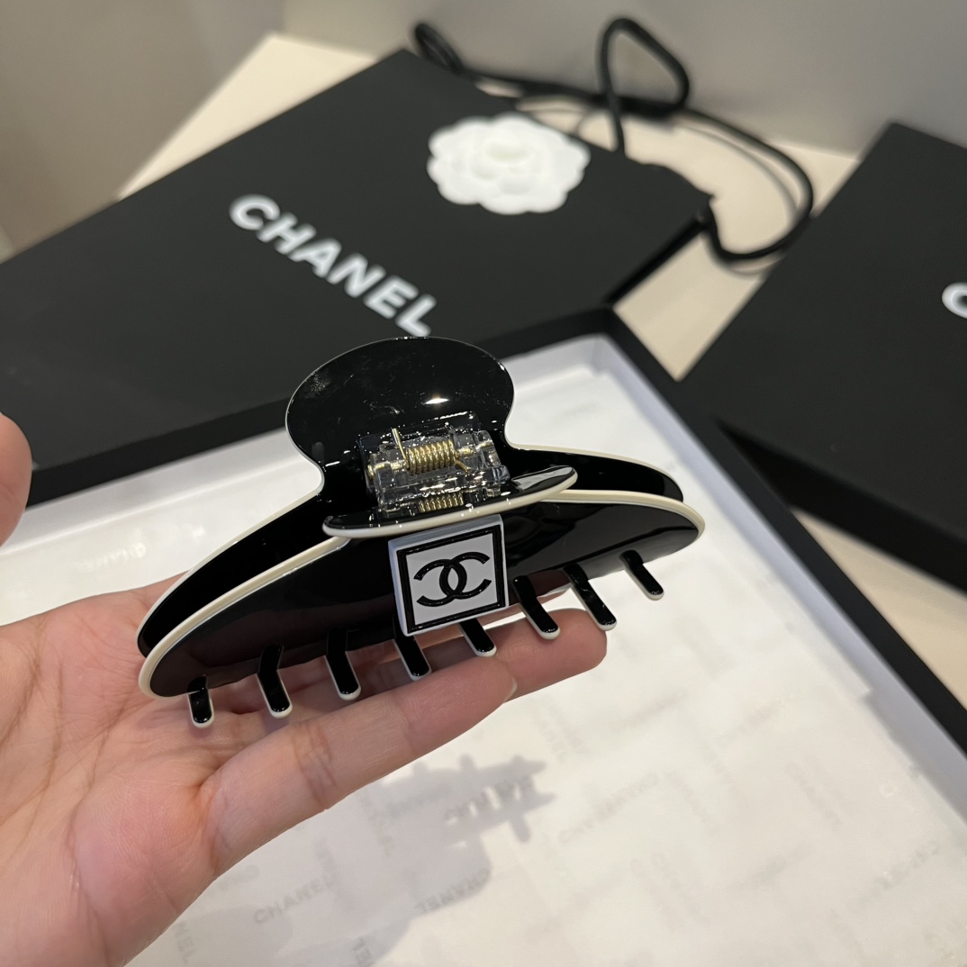 ¥

Chanel香奈儿发箍 经典小香发夹