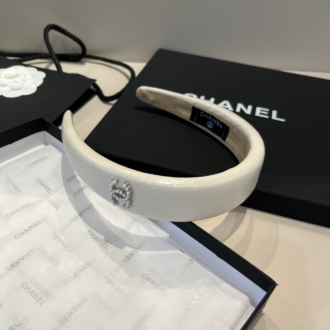 ¥

Chanel香奈儿新款发箍