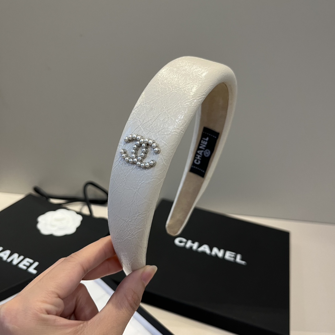 ¥

Chanel香奈儿新款发箍