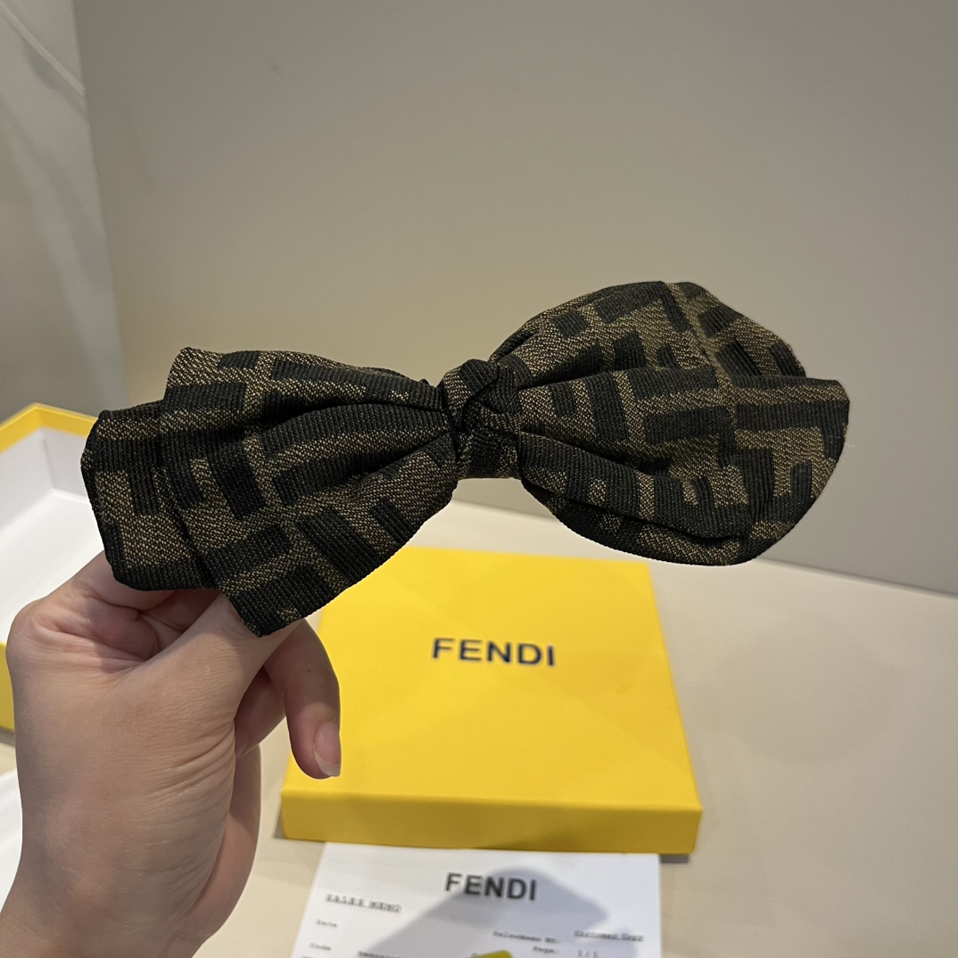 ¥

FD芬迪新款发箍