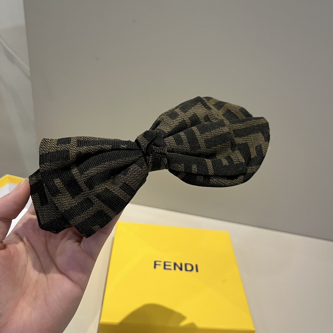 ¥

FD芬迪新款发箍
