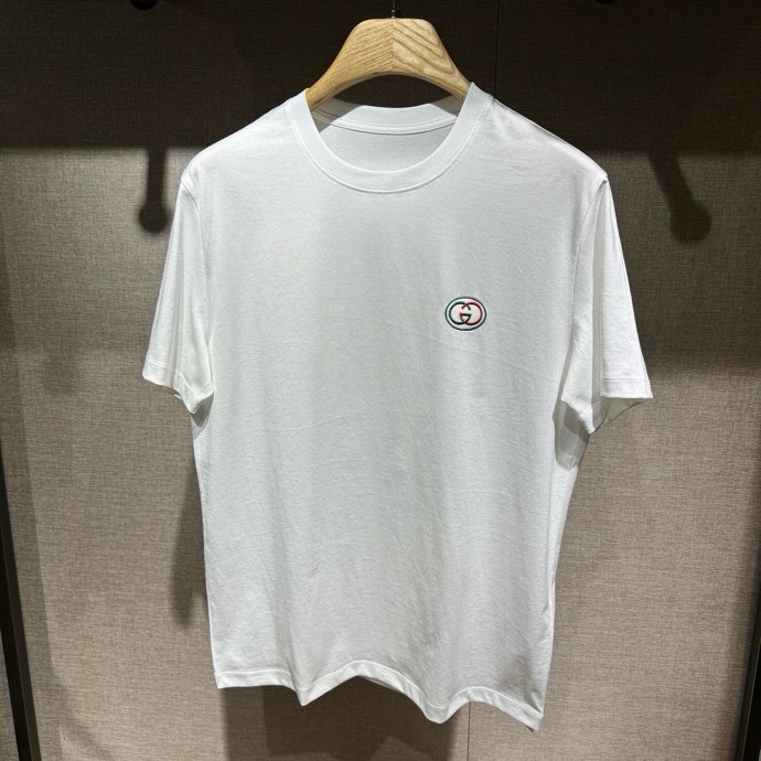 上新，Gu##i标识刺绣细节全棉短袖T恤。订织全棉面料质感...