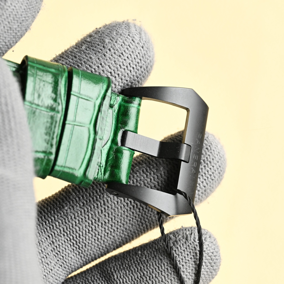 “V7 Peena Sea: Green Aesthetics with Nightlight Coating and Steel Belt” - 图片 7