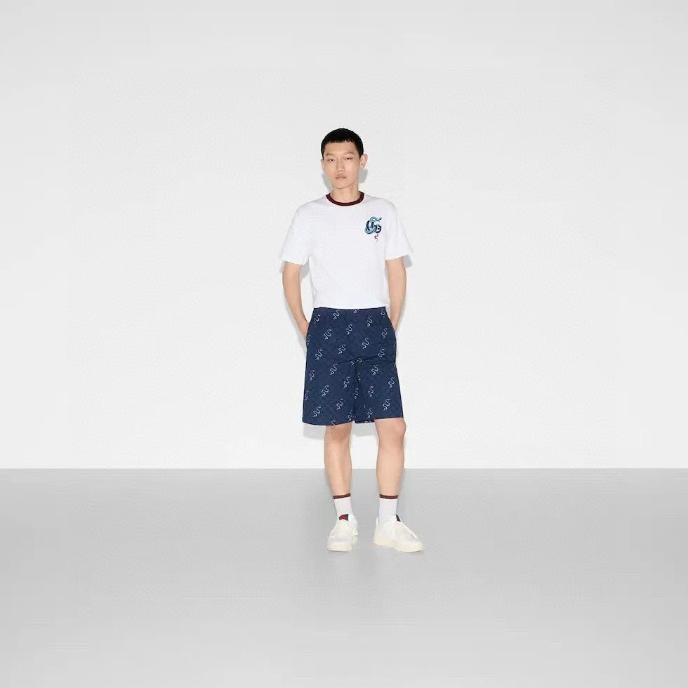 Gucc/古驰 蛇年限定蛇形印花短裤 上身效果#