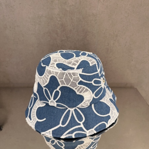 Elegante Sombrero de Pescador Chanel Azul Vaquero con Encaje Floral 1 Elegante Sombrero de Pescador Chanel Azul Vaquero con Encaje Floral