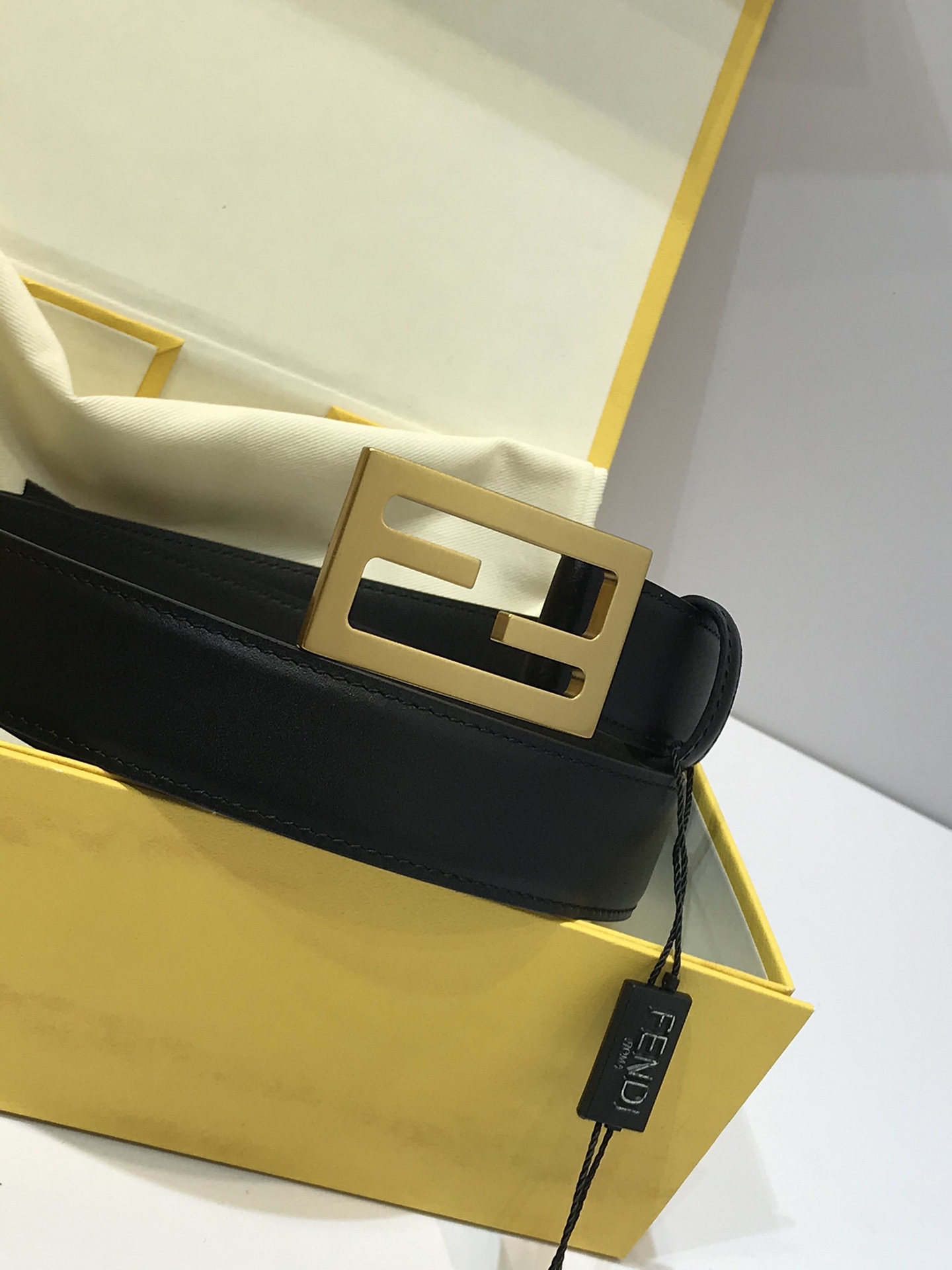 💯💯配送专柜包装 打孔针   新款 FD 宽30MM 标志造型皮带，双F 扣式带扣，双面原版进口小牛皮搭