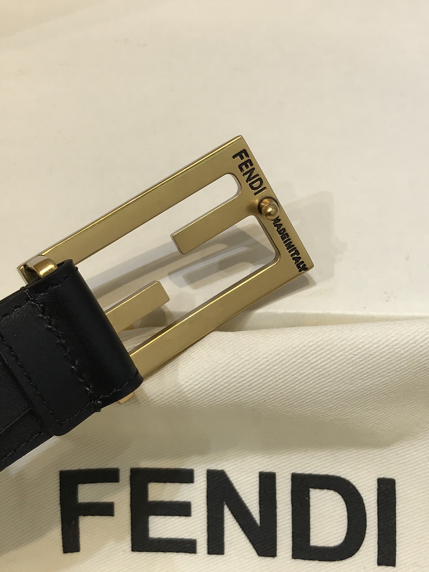 💯💯配送专柜包装 打孔针   新款 FD 宽30MM 标志造型皮带，双F 扣式带扣，双面原版进口小牛皮搭