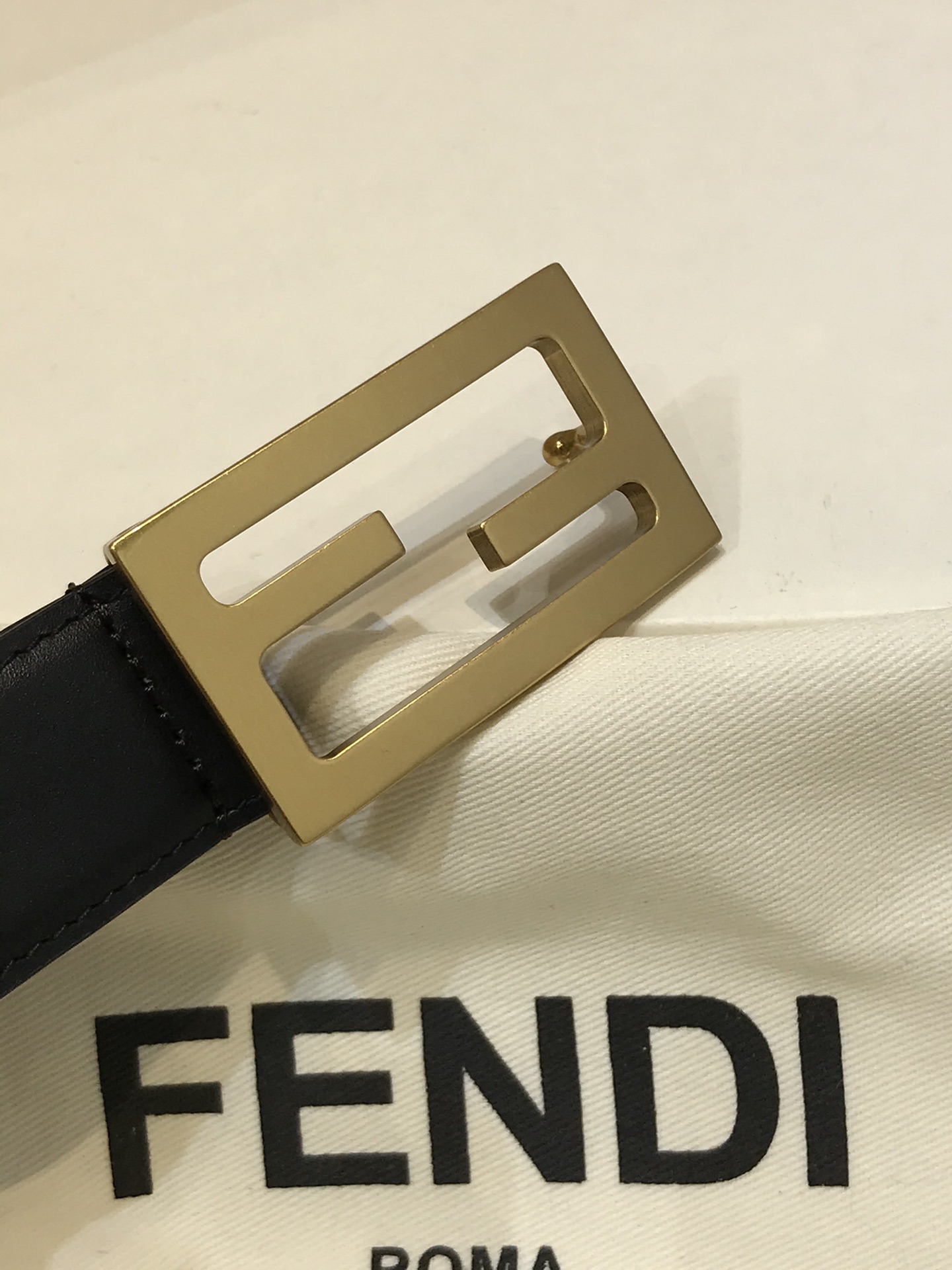 💯💯配送专柜包装 打孔针   新款 FD 宽30MM 标志造型皮带，双F 扣式带扣，双面原版进口小牛皮搭