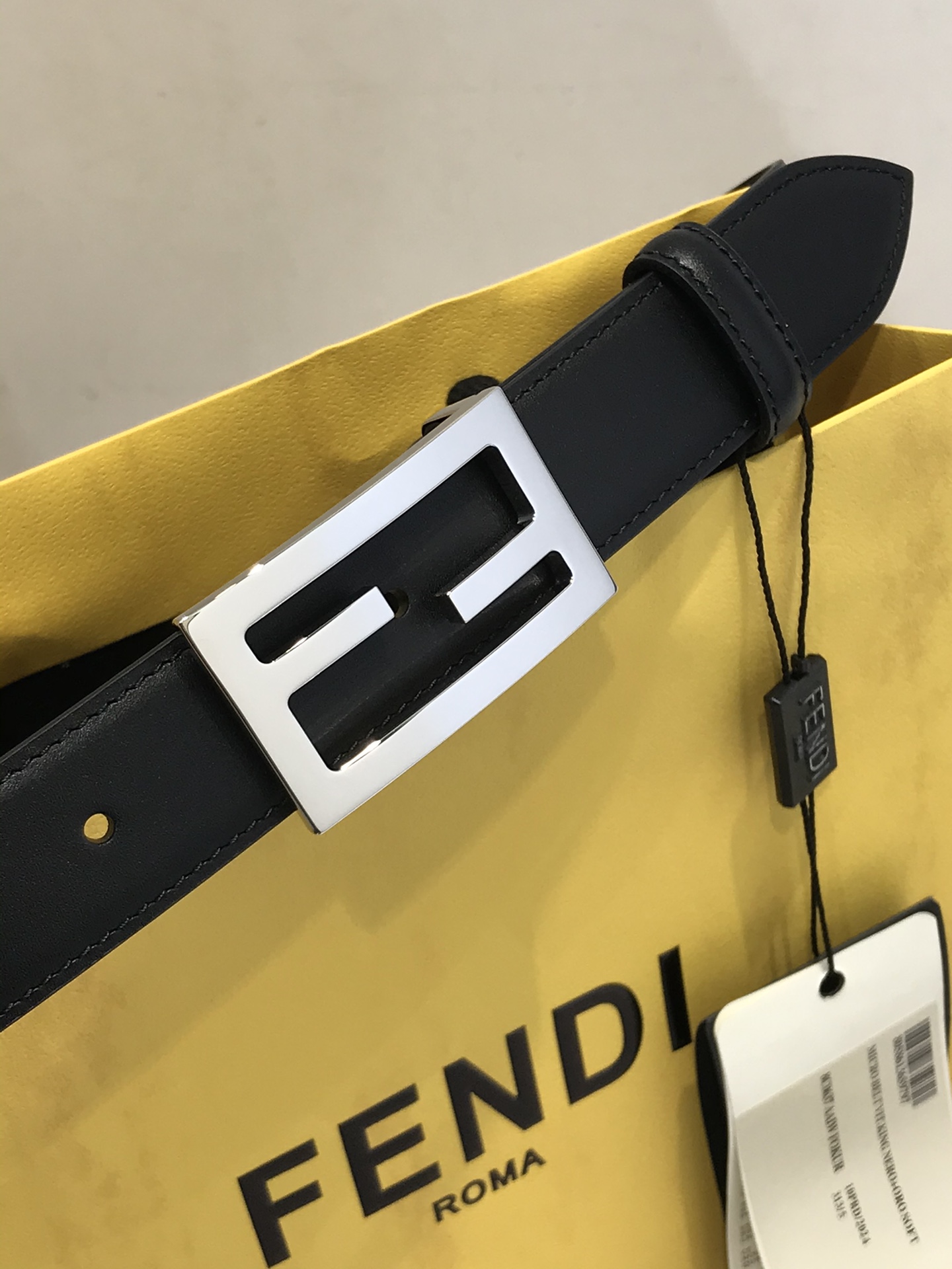 💯💯配送专柜包装 打孔针   新款 FD 宽30MM 标志造型皮带，双F 扣式带扣，双面原版进口小牛皮搭