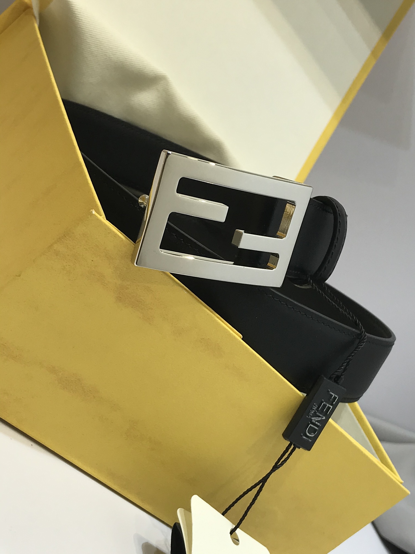 💯💯配送专柜包装 打孔针   新款 FD 宽30MM 标志造型皮带，双F 扣式带扣，双面原版进口小牛皮搭