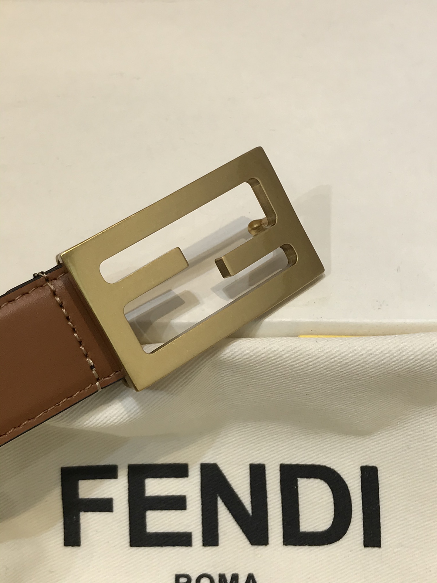 💯💯配送专柜包装 打孔针   新款 FD 宽30MM 标志造型皮带，双F 扣式带扣，双面原版进口小牛皮搭