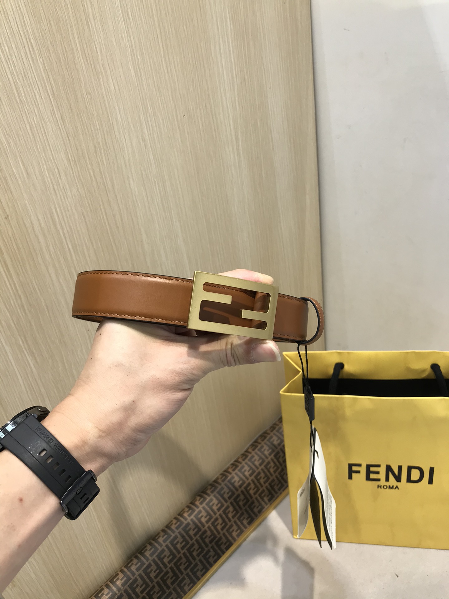 💯💯配送专柜包装 打孔针   新款 FD 宽30MM 标志造型皮带，双F 扣式带扣，双面原版进口小牛皮搭
