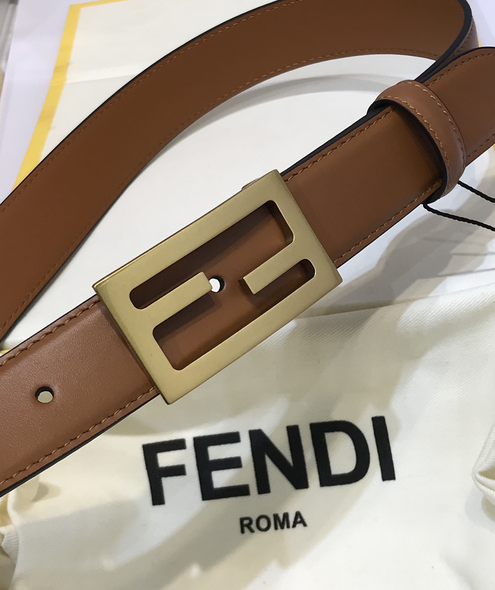 💯💯配送专柜包装 打孔针   新款 FD 宽30MM 标志造型皮带，双F 扣式带扣，双面原版进口小牛皮搭