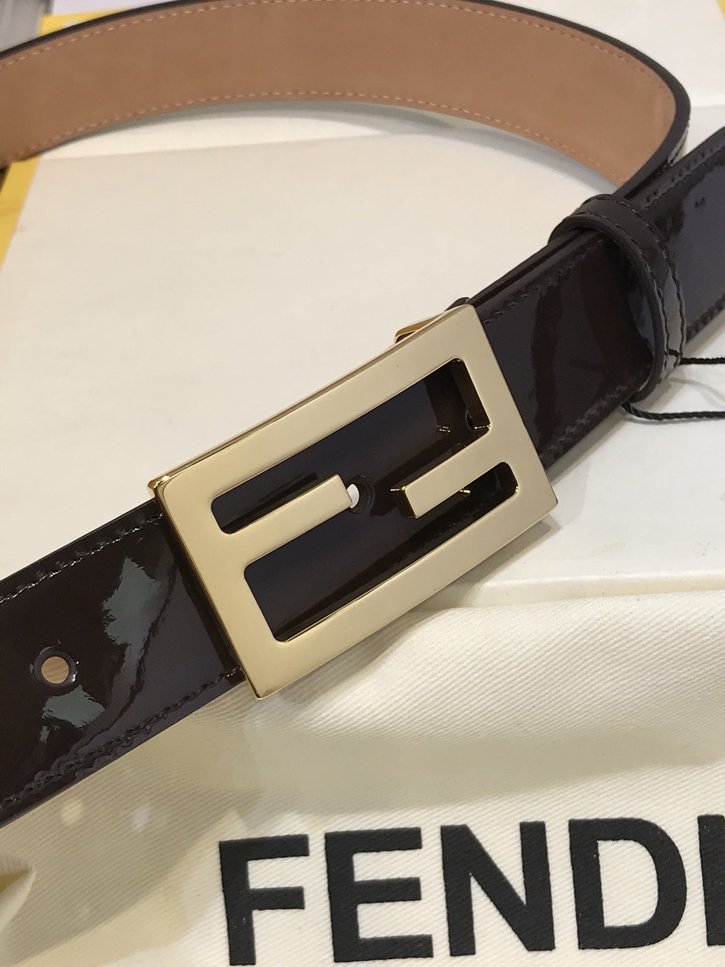 💯💯配送专柜包装 打孔针   新款 FD 宽30MM 标志造型皮带，双F 扣式带扣，双面原版进口小牛皮搭