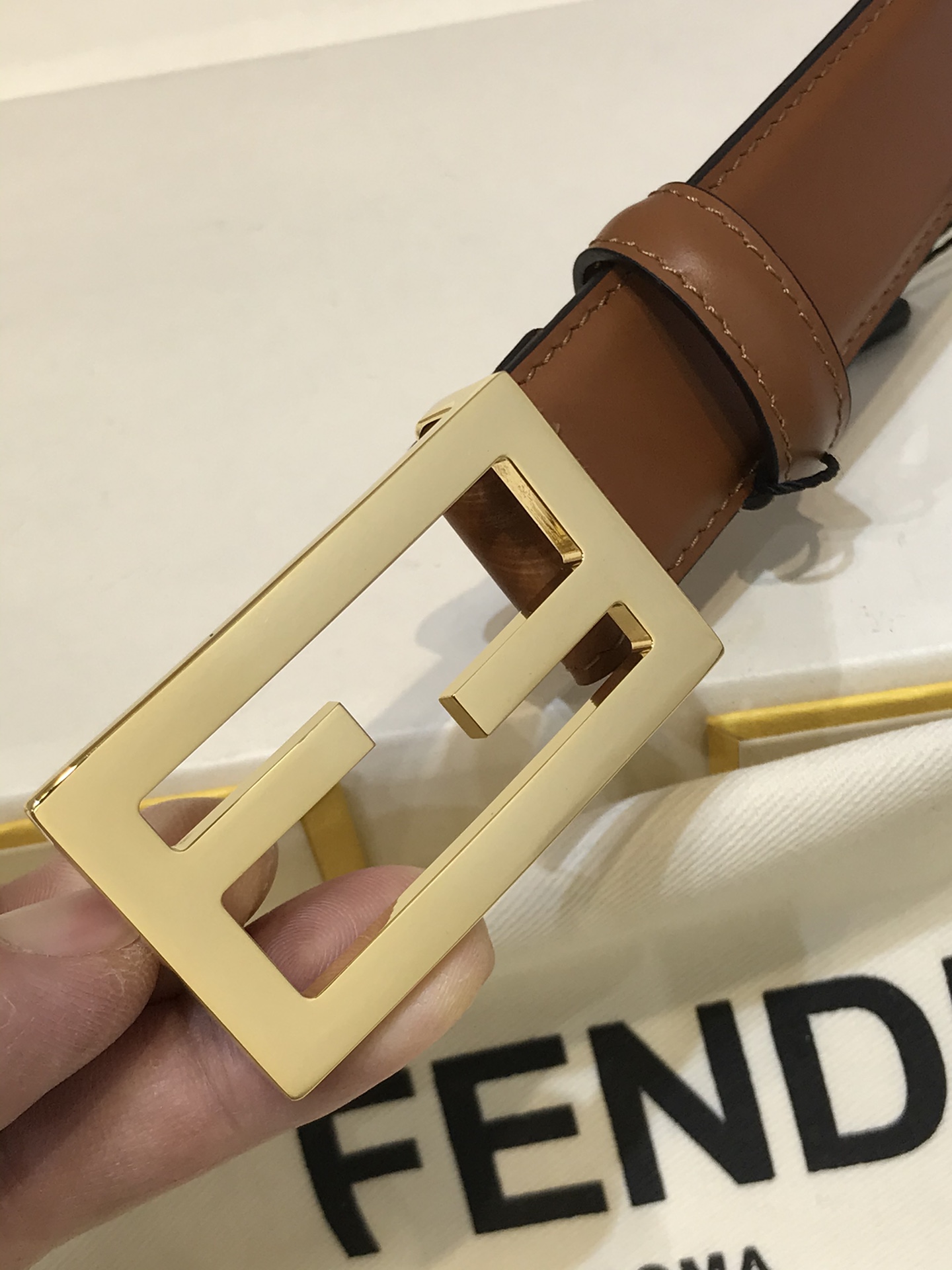 💯💯配送专柜包装 打孔针   新款 FD 宽30MM 标志造型皮带，双F 扣式带扣，双面原版进口小牛皮搭
