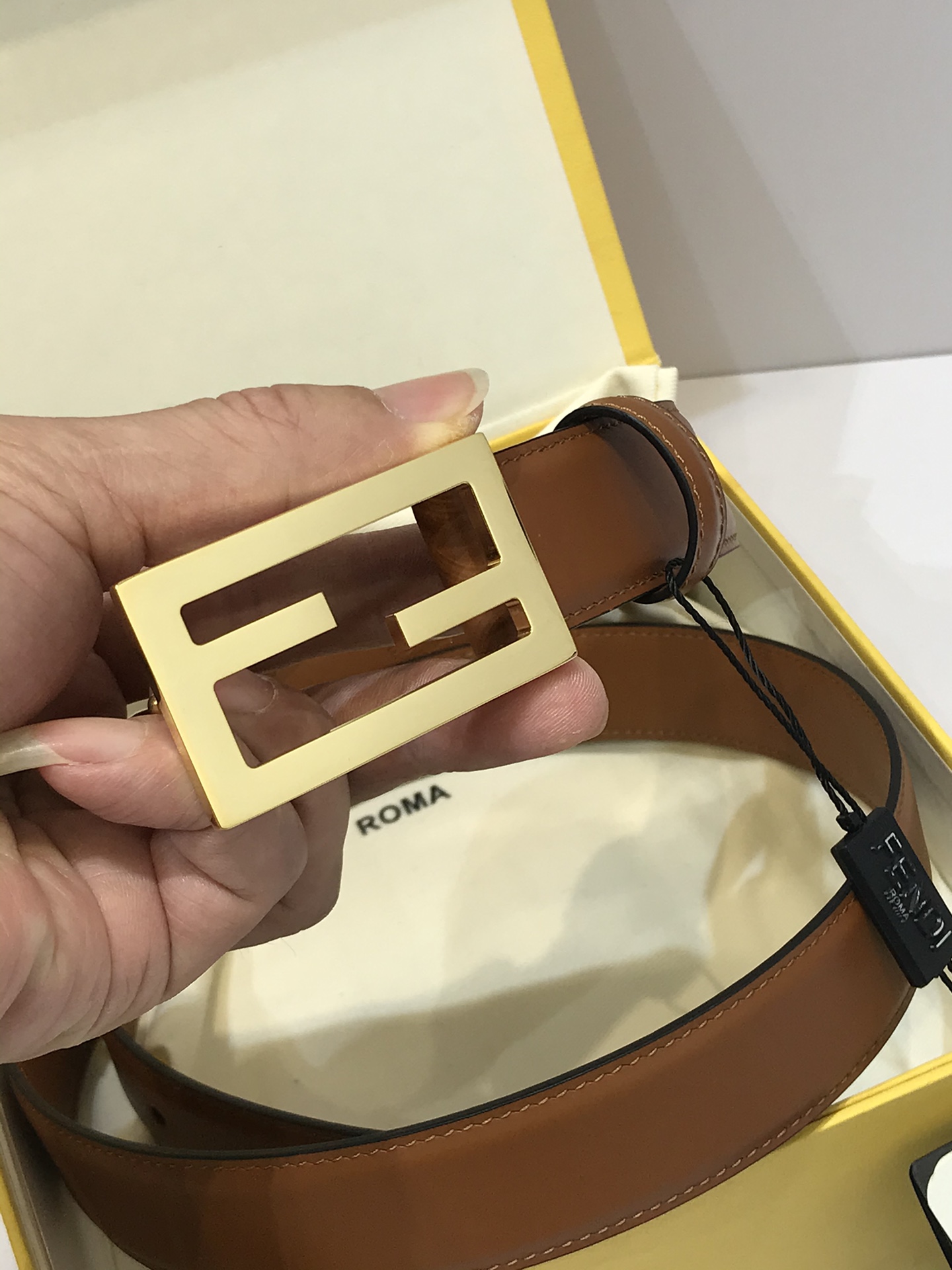 💯💯配送专柜包装 打孔针   新款 FD 宽30MM 标志造型皮带，双F 扣式带扣，双面原版进口小牛皮搭