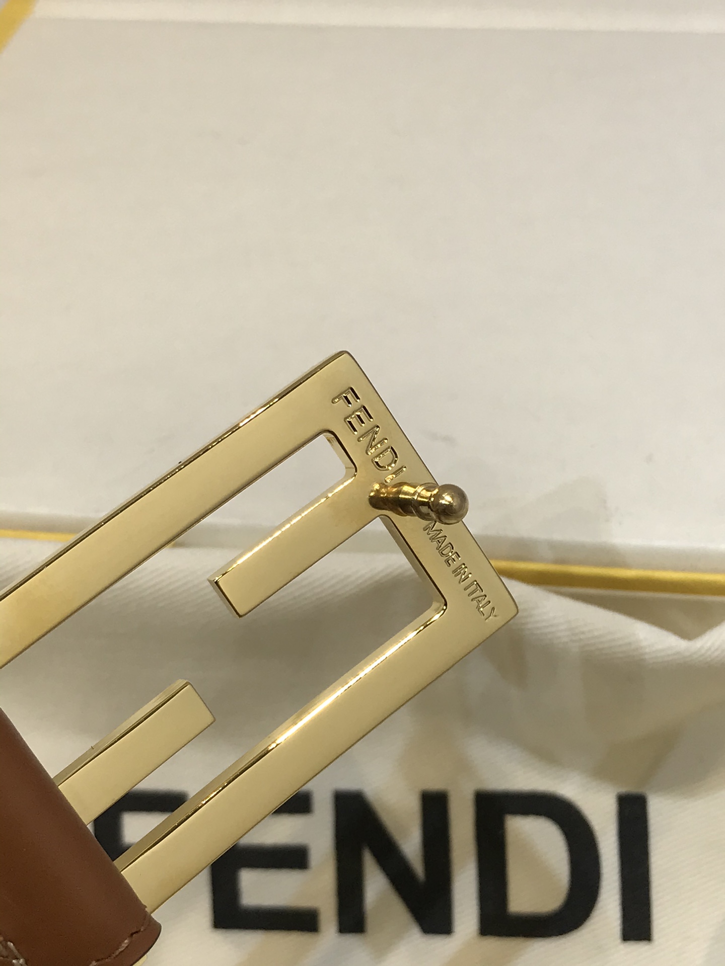 💯💯配送专柜包装 打孔针   新款 FD 宽30MM 标志造型皮带，双F 扣式带扣，双面原版进口小牛皮搭
