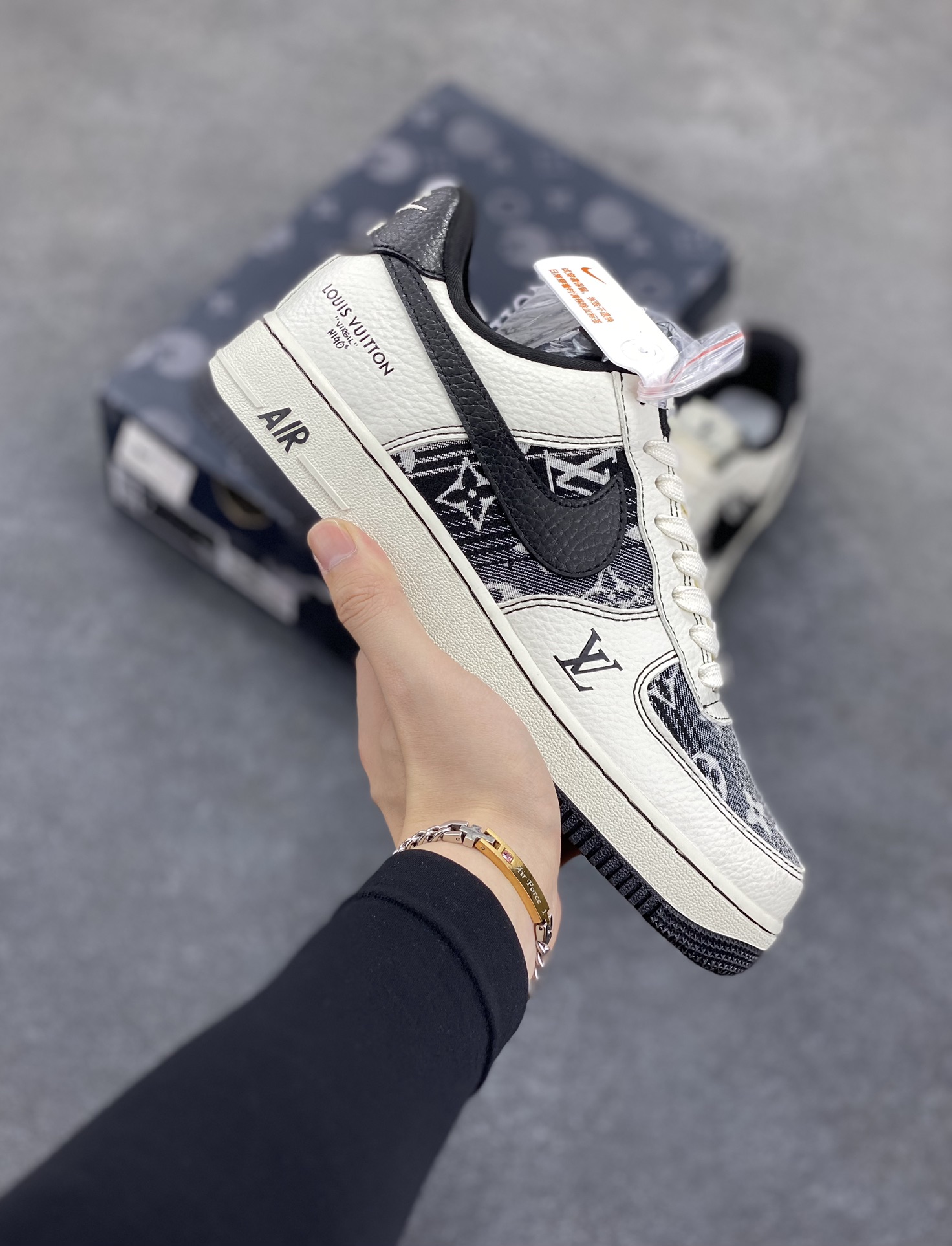 NIke Air Force 1 \'07 Low “LV联名”空军一号 低帮 运动鞋 休闲鞋 折边针车 工艺难度大 原楦头原纸板 原装鞋盒 定制五金配件 内置全掌气垫 原厂鞋底 货号：BZ6808-103 尺码：36 36.5 37.5 38 38.5 39 40 40.5 41 42 42.5 43 44 44.5 45-选品中心