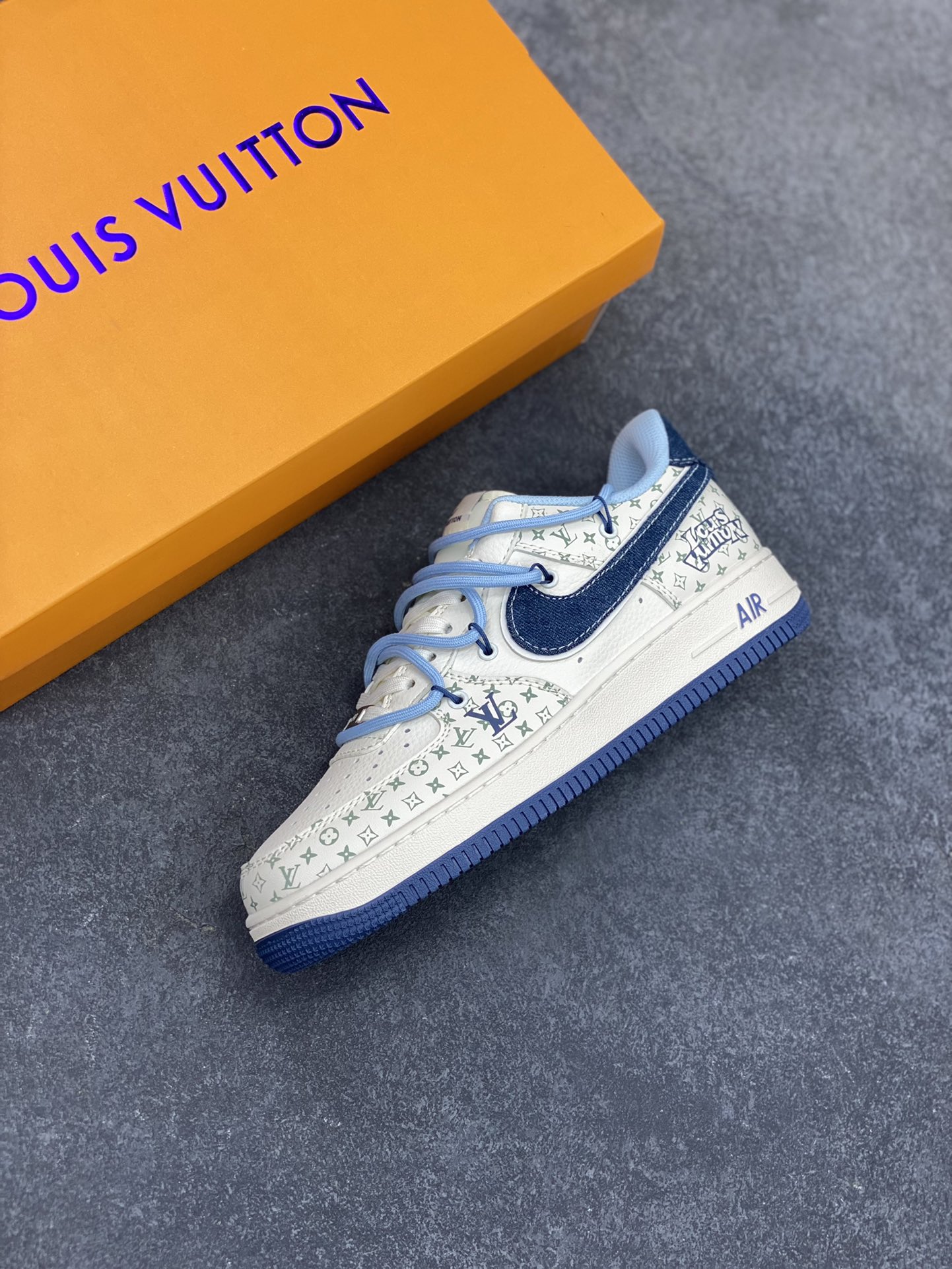 图片[7]-NIke Air Force 1 \’07 Low “LV联名——印花抽绳”空军一号 低帮 运动鞋 休闲鞋 折边针车 工艺难度大 原楦头原纸板 原装鞋盒 定制五金配件 内置全掌气垫 原厂鞋底 货号：DM6868-096 尺码：36 36.5 37.5 38 38.5 39 40 40.5 41 42 42.5 43 44 44.5 45-选品中心
