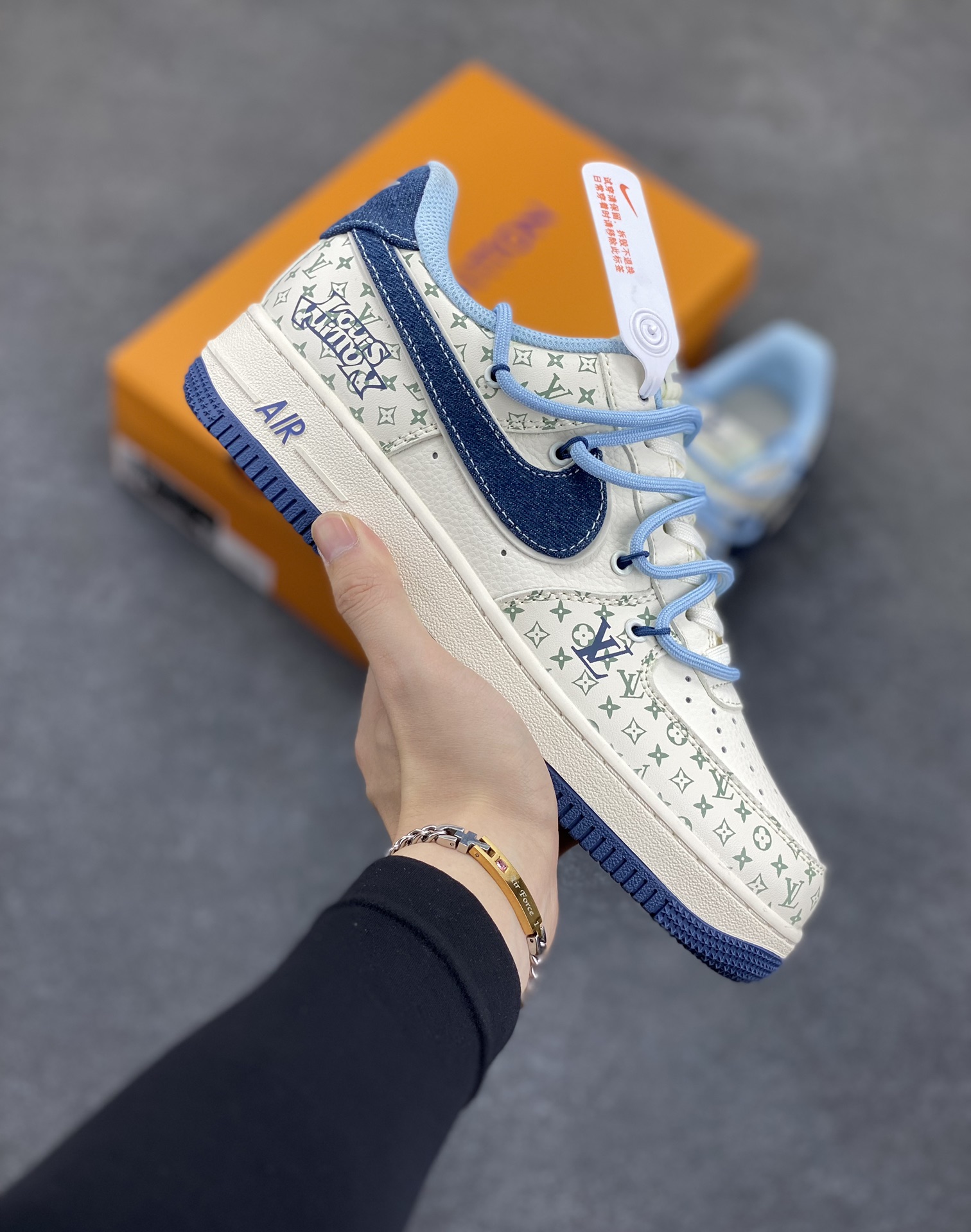 NIke Air Force 1 \’07 Low “LV联名——印花抽绳”空军一号 低帮 运动鞋 休闲鞋 折边针车 工艺难度大 原楦头原纸板 原装鞋盒 定制五金配件 内置全掌气垫 原厂鞋底 货号:DM6868-096 尺码:36 36.5 37.5 38 38.5 39 40 40.5 41 42 42.5 43 44 44.5 45-选品中心