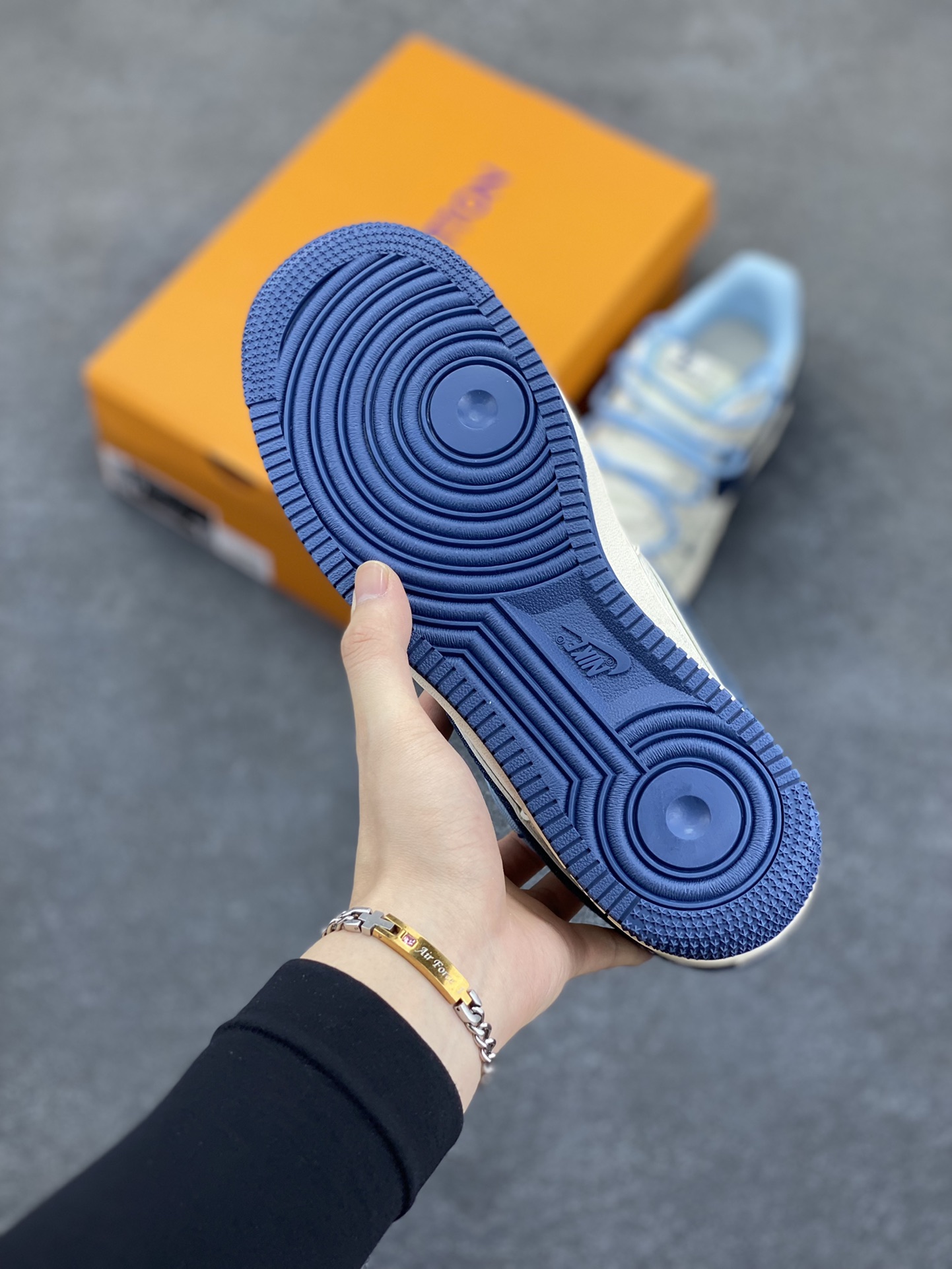 图片[5]-NIke Air Force 1 \’07 Low “LV联名——印花抽绳”空军一号 低帮 运动鞋 休闲鞋 折边针车 工艺难度大 原楦头原纸板 原装鞋盒 定制五金配件 内置全掌气垫 原厂鞋底 货号：DM6868-096 尺码：36 36.5 37.5 38 38.5 39 40 40.5 41 42 42.5 43 44 44.5 45-选品中心