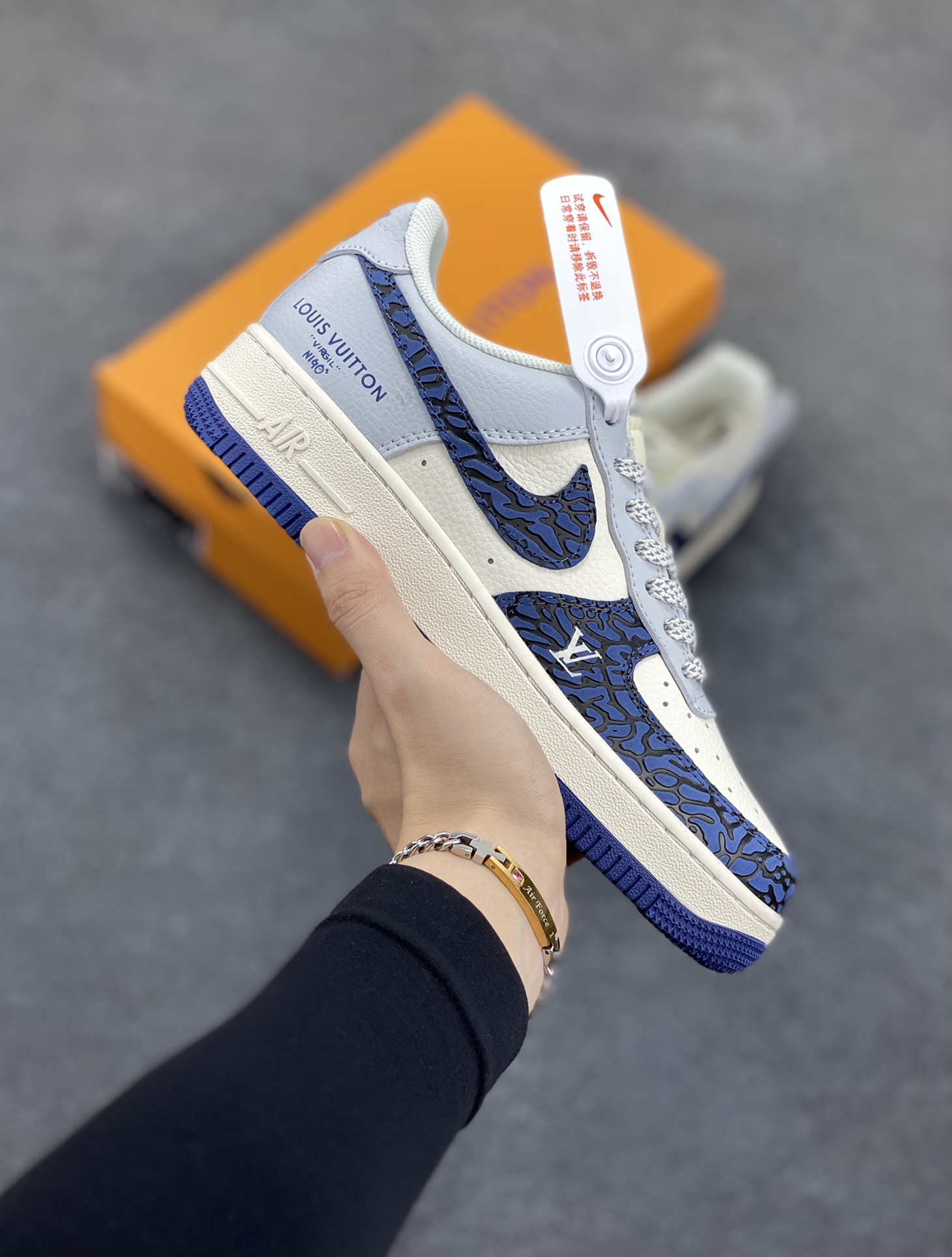 NIke Air Force 1 \’07 Low “LV联名——蓝石纹”空军一号 低帮 运动鞋 休闲鞋 折边针车 工艺难度大 原楦头原纸板 原装鞋盒 定制五金配件 内置全掌气垫 原厂鞋底 货号:JJ2508-701 尺码:36 36.5 37.5 38 38.5 39 40 40.5 41 42 42.5 43 44 44.5 45-选品中心
