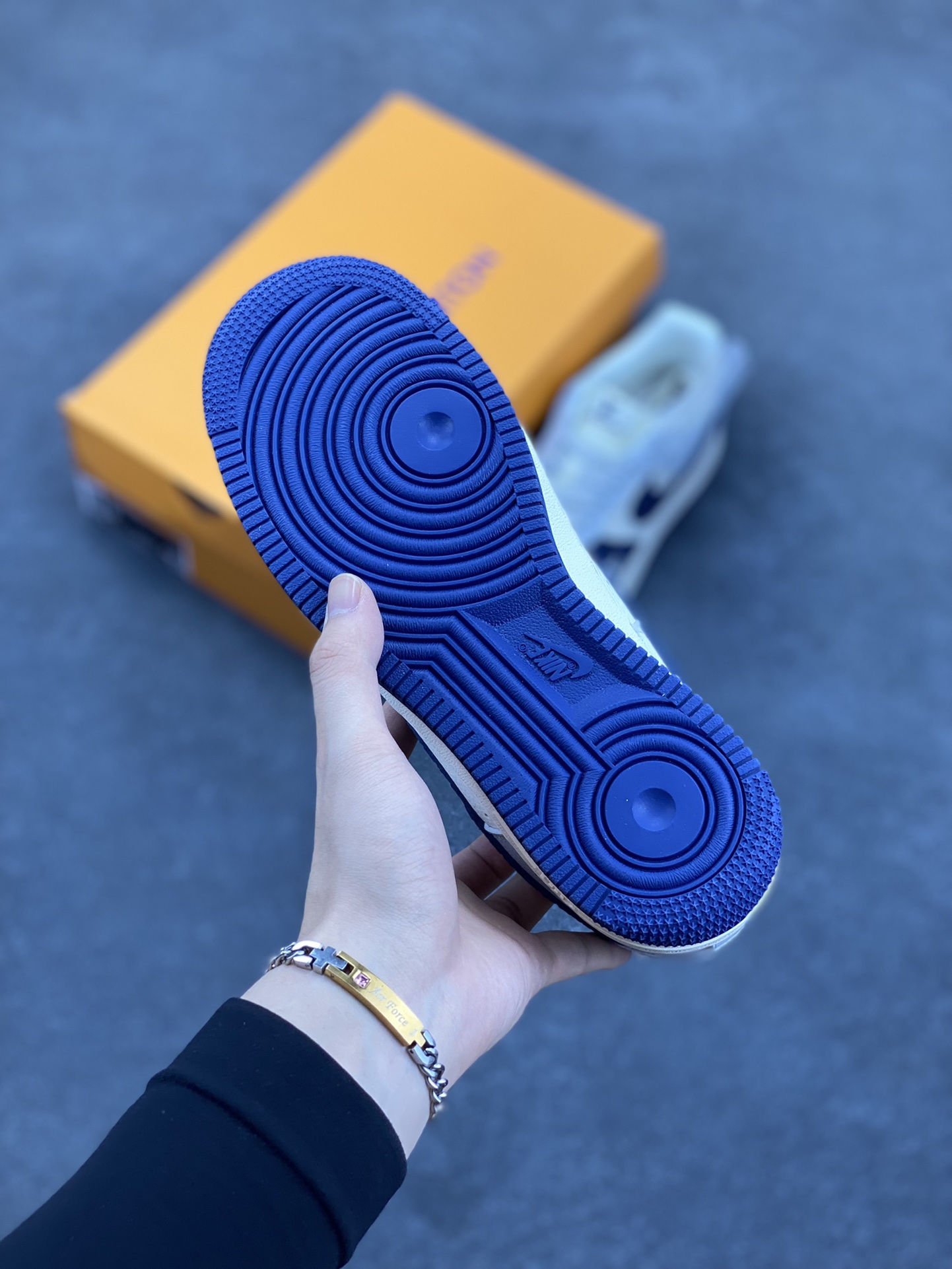 图片[5]-NIke Air Force 1 \’07 Low “LV联名——蓝石纹”空军一号 低帮 运动鞋 休闲鞋 折边针车 工艺难度大 原楦头原纸板 原装鞋盒 定制五金配件 内置全掌气垫 原厂鞋底 货号：JJ2508-701 尺码：36 36.5 37.5 38 38.5 39 40 40.5 41 42 42.5 43 44 44.5 45-选品中心