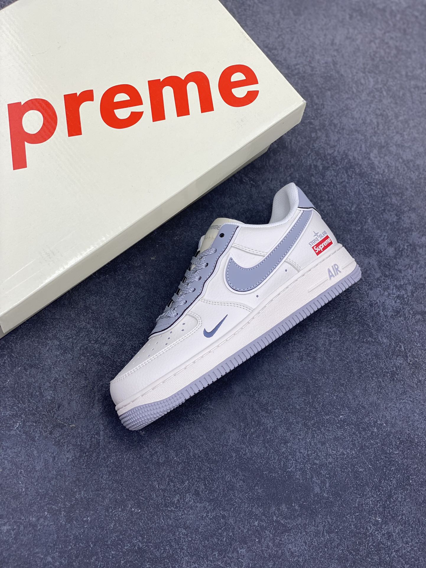 图片[7]-NIke Air Force 1 \’07 Low “石头岛Supreme联名——米白星灰”空军一号 低帮 运动鞋 休闲鞋 折边针车 工艺难度大 原楦头原纸板 原装鞋盒 定制五金配件 内置全掌气垫 原厂鞋底 货号：BB1616-303 尺码：36 36.5 37.5 38 38.5 39 40 40.5 41 42 42.5 43 44 44.5 45-选品中心