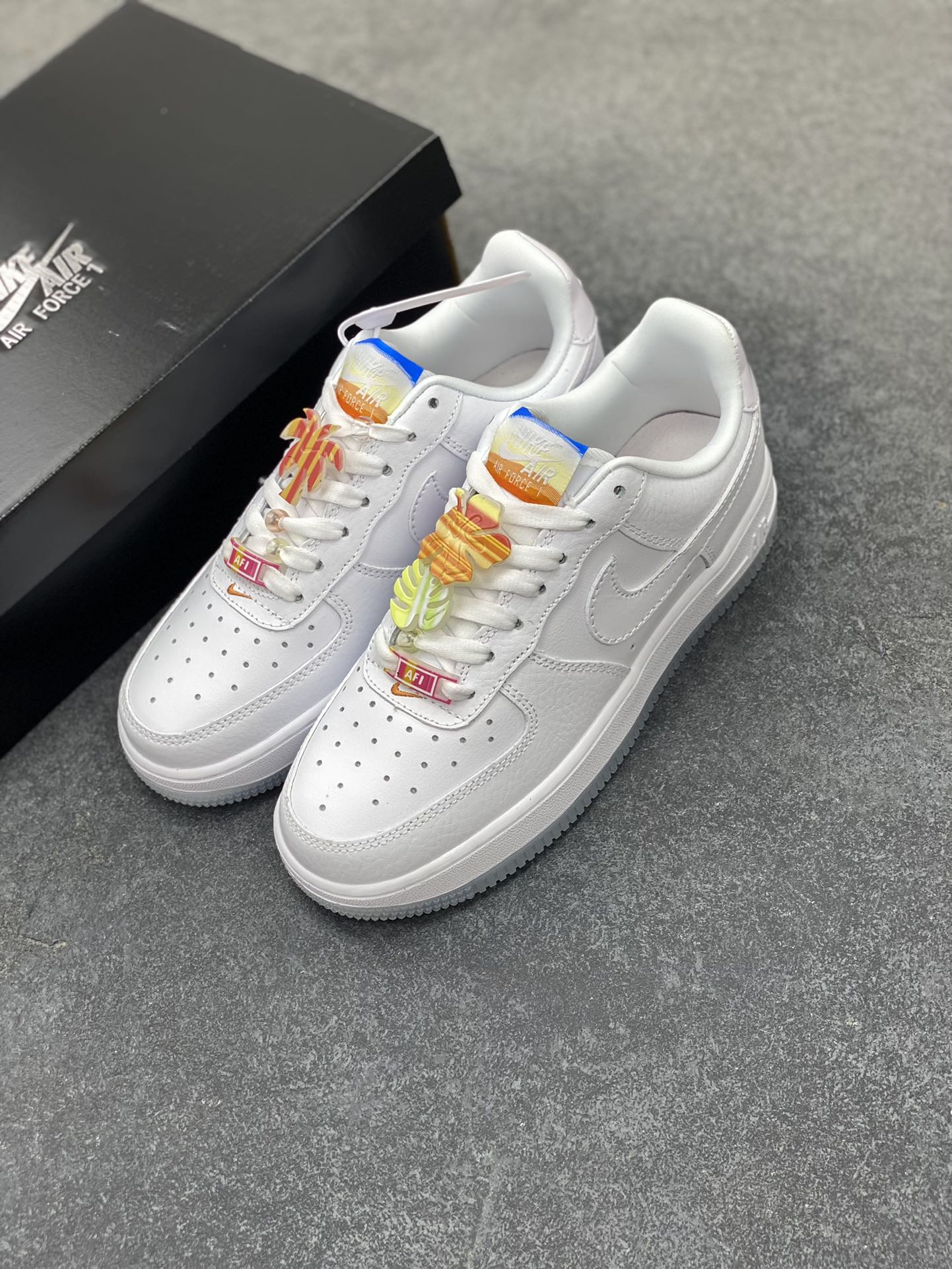 图片[8]-Air Force 1 Low 夏日白橙 原楦头原纸板 打造纯正空军版型 #专注外贸渠道 全掌内置蜂窝气垫 #原盒配件 原厂中底钢印、拉帮完美 货号：IB8875-111 尺码：36 36.5 37.5 38 38.5 39 40 40.5 41 42 42.5 43 44 44.5 45-选品中心