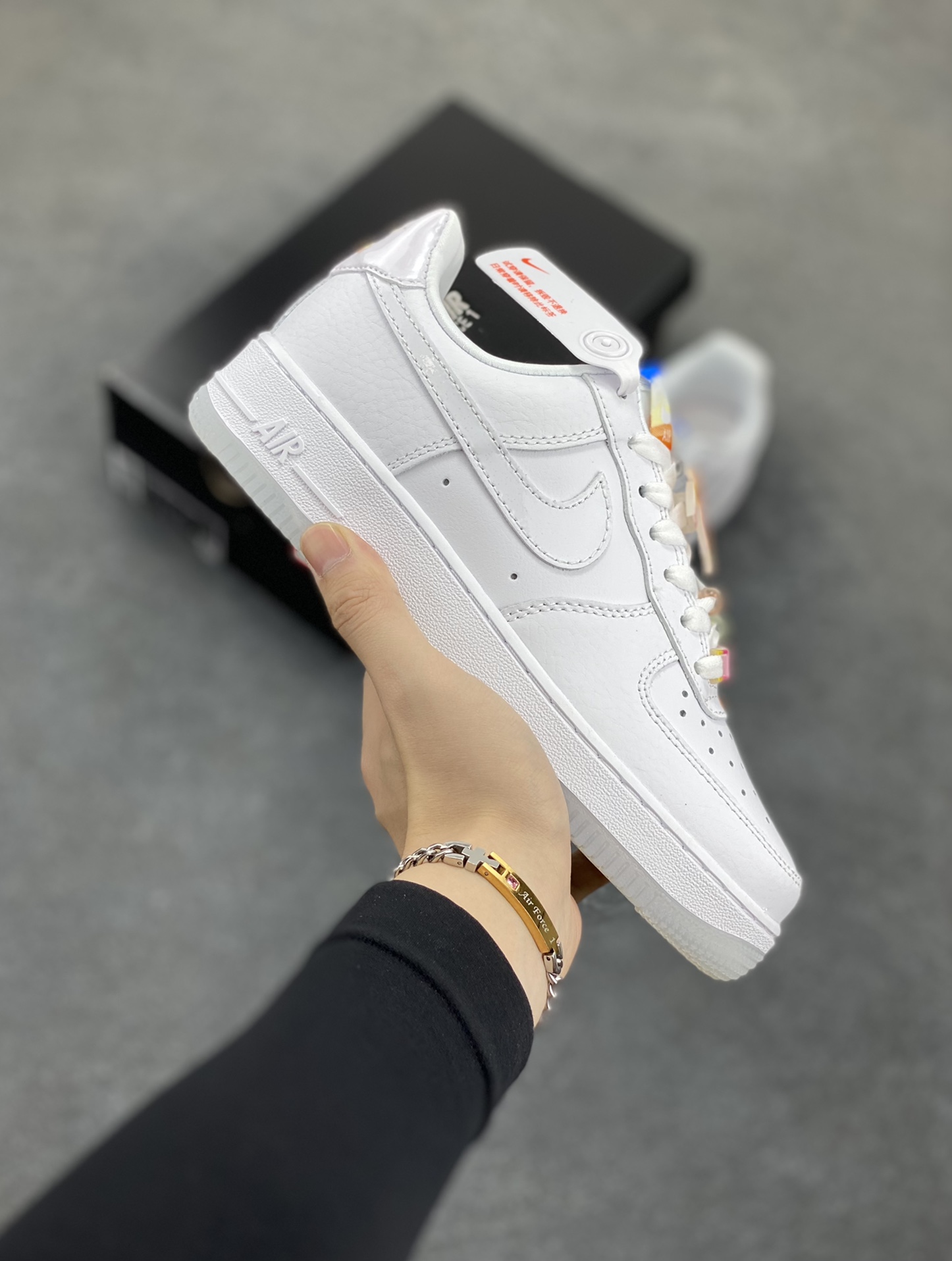 Air Force 1 Low 夏日白橙 原楦头原纸板 打造纯正空军版型 #专注外贸渠道 全掌内置蜂窝气垫 #原盒配件 原厂中底钢印、拉帮完美 货号：IB8875-111 尺码：36 36.5 37.5 38 38.5 39 40 40.5 41 42 42.5 43 44 44.5 45-选品中心