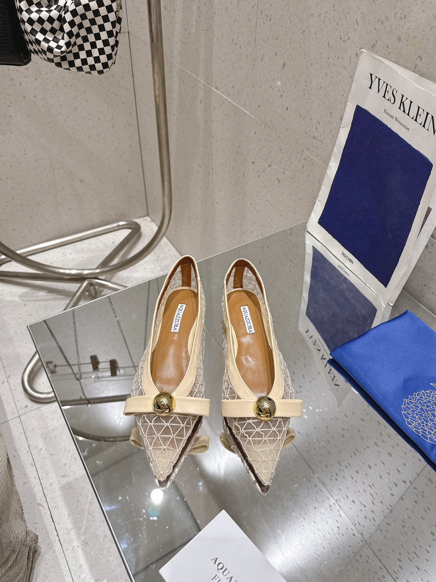 NO:392043,'q' 2025SS summer new models are available in large quantities. Gatsby Sling flat sandals. I want to create the perfect party shoes, so that every woman feels great and have fun from it... Gatsby Sling's dazzling. Outsole gold iconic pineapple micro-label gives the item rich brand connotation and luxurious appearance. Single leather outsole sheepskin insole. Creation means beautiful and smooth appearance, comfortable and fashionable. Upper: Grid Foot mat: Sheepskin Outsole Italian leather outsole Heels High Flat Sole Shoe Size: 35-43 (35.40.41.42. Custom made no return), high heels, sandals, high heels, sheepskin, Leather soles19860909「q」2025SS 夏日新款大量上新 Gatsby Sling 平底凉鞋   我想创造出完美的派对鞋,让每个女人都感觉很棒,并从中获得乐趣...... Gatsby Sling 的耀眼. 大底金色标志性菠萝微标赋予单品丰富的品牌内涵与奢华的外观单品真皮大底羊皮鞋垫 创作即外观线条优美流畅又上脚舒适时髦精必入款. 鞋面: 网格 脚垫: 羊皮 大底意大利真皮大底 跟高平底 鞋码: 35-43(35.40.41.42.定做不退换),高跟鞋,sandals,high heels,sheepskin,Leather soles,Women's Shoes