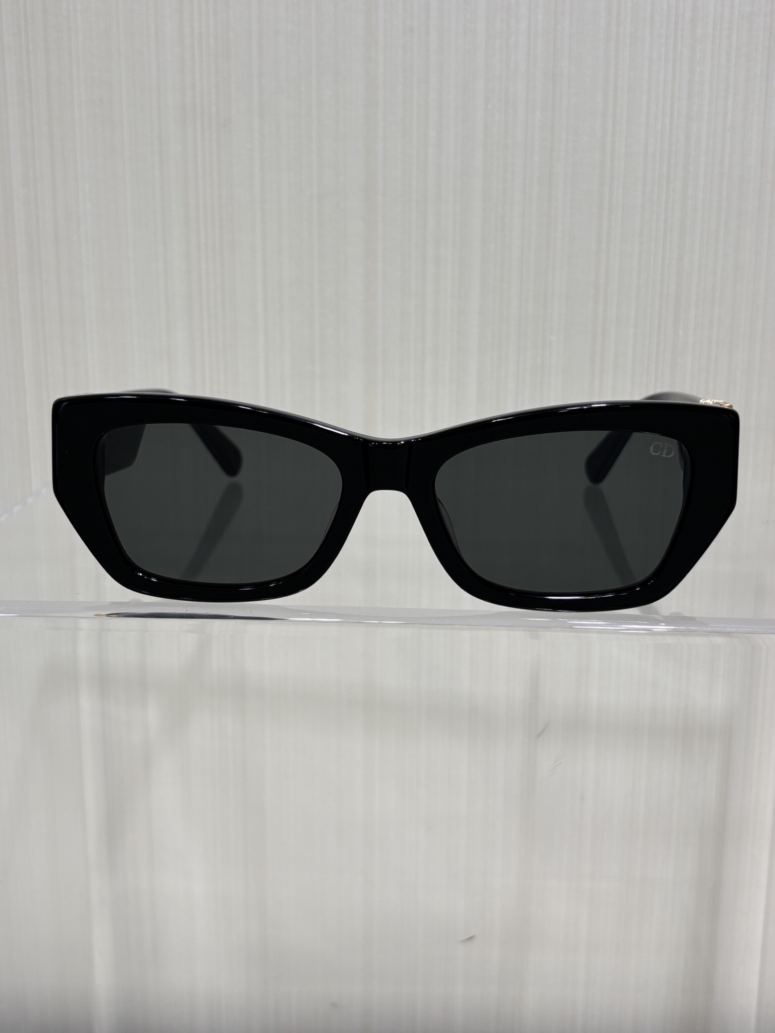 NO:635147,Miss Dior S1F Dior new women's sunglasses, face-modifying cat-eye frame, side face Miss Dior metal label texture, authentic quality with picture packaging set.,, dior, Cartier high-end jewelry19860909Miss Dior S1F Dior新款女士太阳眼镜 修饰脸型猫眼镜框,侧脸Miss Dior金属标质感,正品级品质配图片包装一套.,,dior,卡迪亚高端饰品,Jewelry