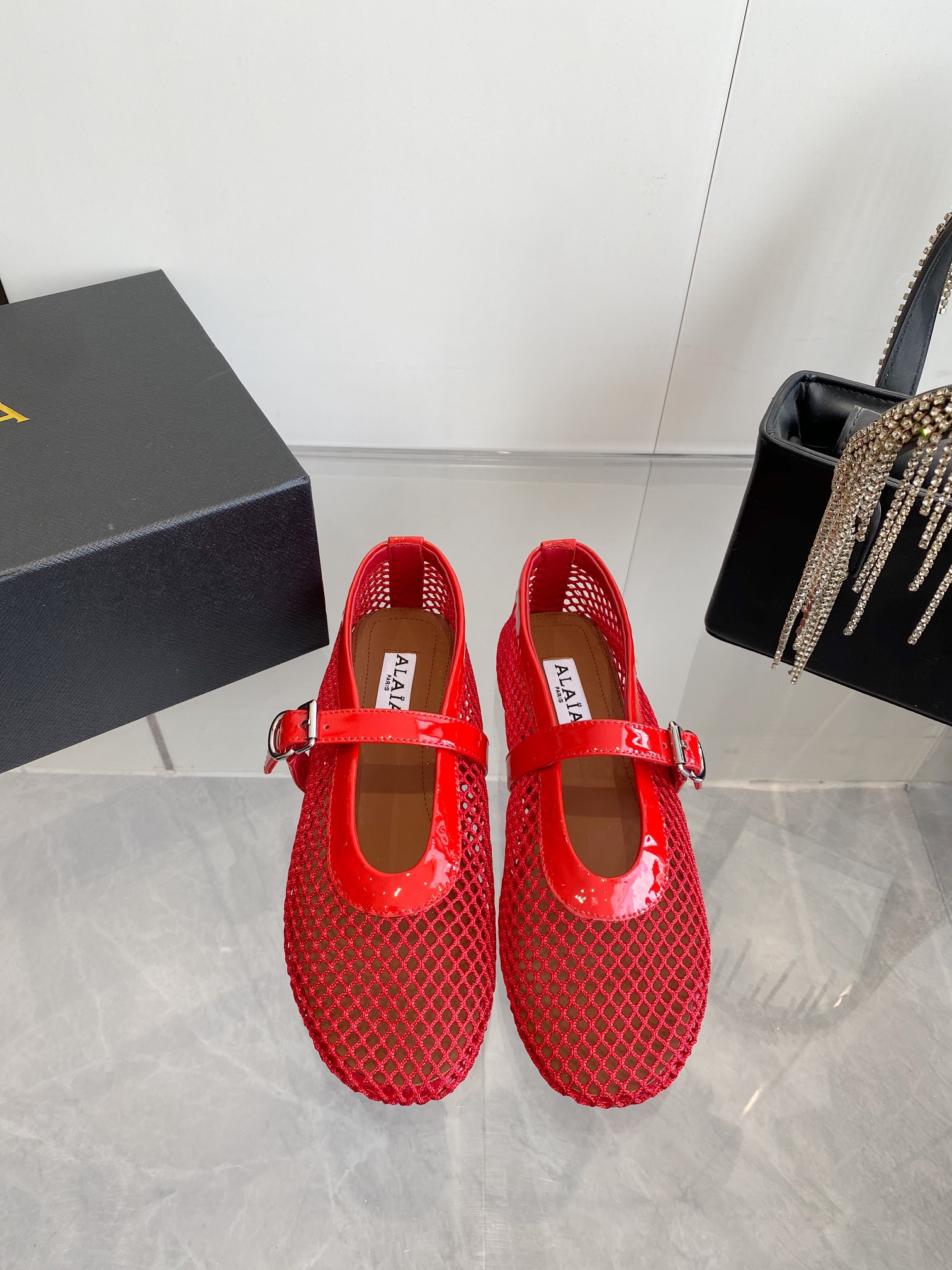 NO:383140,ALAIA 25ss French Fairy Ballet Flat Dance Shoes!  Azzedine Alaia French first-line luxury brand The last craftsman in the fashion industry Fabric Original mesh fabric Imported sheepskin footbed: Imported sheepskin Outsole Original molded rubber outsole Size 35-39 (customized for 40.41), ballet shoes, alaia, sheepskin19860909ALAIA 阿莱亚25ss法式仙女芭蕾舞平底跳舞鞋！ Azzedine Alaia 法国一线奢侈品牌 时尚界最后的手艺人 面料原版网面面料 内里进口羊皮 垫脚:进口羊皮 大底原版开模橡胶大底 码数35-39（40.41定做）,芭蕾舞鞋,alaia,sheepskin,Women's Shoes