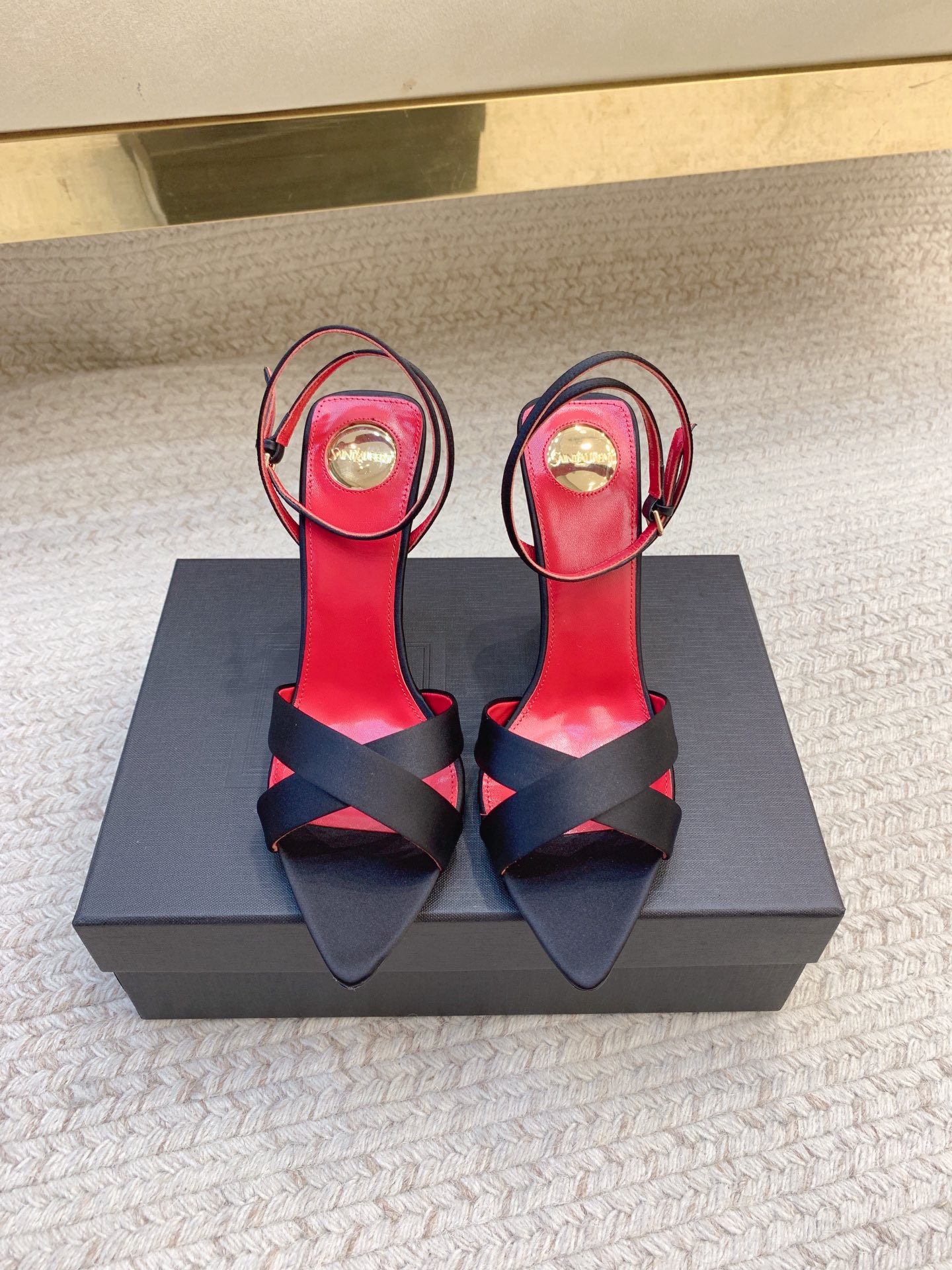 NO:928071,SAIN* LAUREN*SS25 new cross thick heel sandals, original last, top quality material, upper imported custom silk, lining imported sheepskin, outsole genuine leather, heel height 11cm, size 35-39 (40.41 non-returnable, non-exchangeable), sandals, saint laurent, sandals, sheepskin, real silk, Leather soles19860909SAIN* LAUREN*SS25新款交叉厚跟凉鞋 原版套楦 顶级品质 材质 鞋面进口定制真丝 内里进口羊皮里 大底真皮大底 跟高11cm 码数35-39（40.41不退不换）,凉鞋,saint laurent,sandals,sheepskin,real silk,Leather soles,Women's Shoes