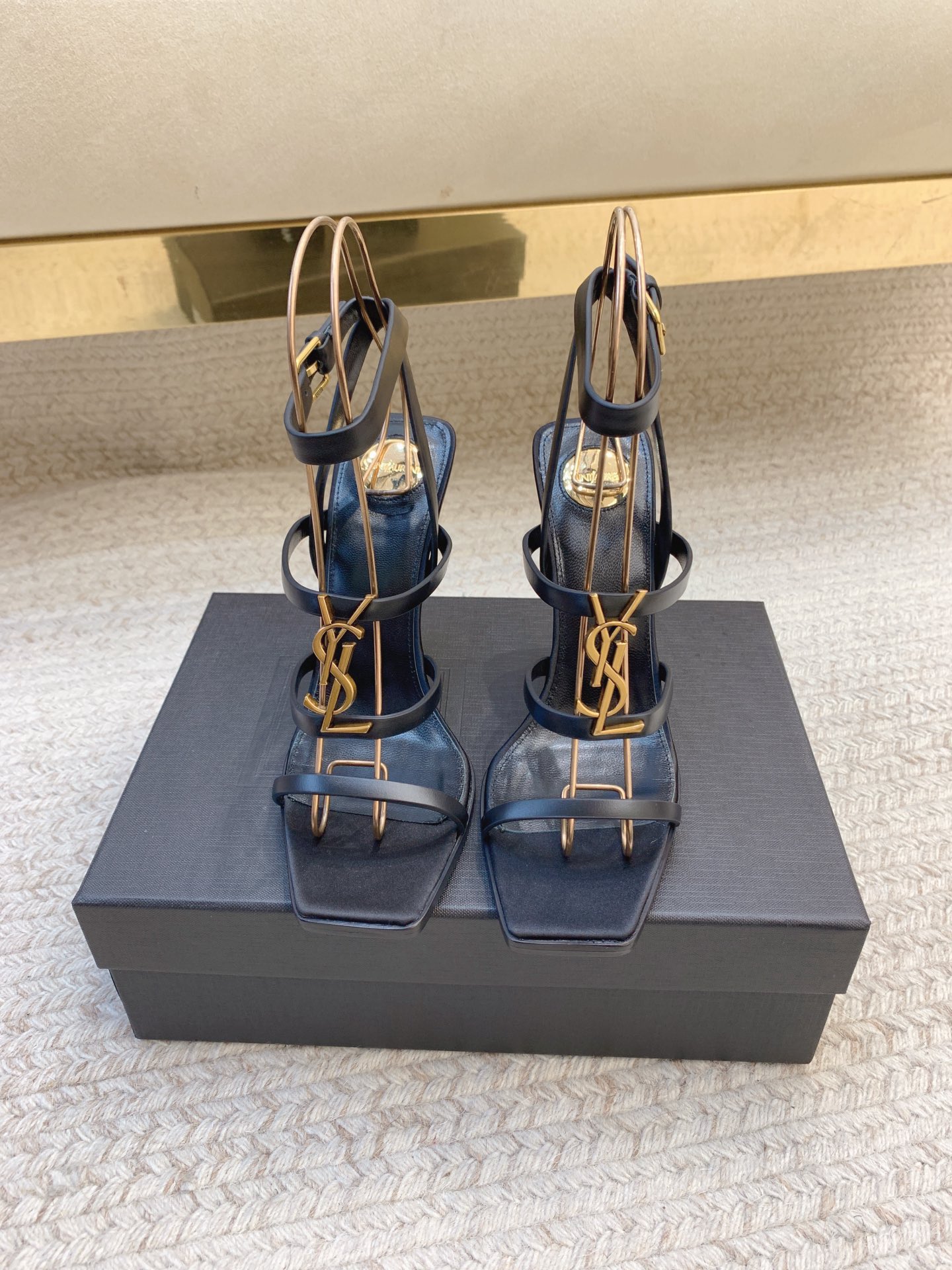 NO:928053,SAIN* LAUREN*SS25 new leather letter logo high heels, original last, top quality material, imported cowhide upper, imported sheepskin lining, outsole, genuine leather, heel height 11cm, size 35-39 (40.41 non-returnable, non-exchangeable), sandals, saint laurent, sandals, high heels, cowhide, sheepskin, Leather soles19860909SAIN* LAUREN*SS25新款皮面字母logo高跟鞋 原版套楦 顶级品质 材质 鞋面进口牛皮 内里进口羊皮里 大底真皮大底 跟高11cm 码数35-39（40.41不退不换）,凉鞋,saint laurent,sandals,high heels,cowhide,sheepskin,Leather soles,Women's Shoes