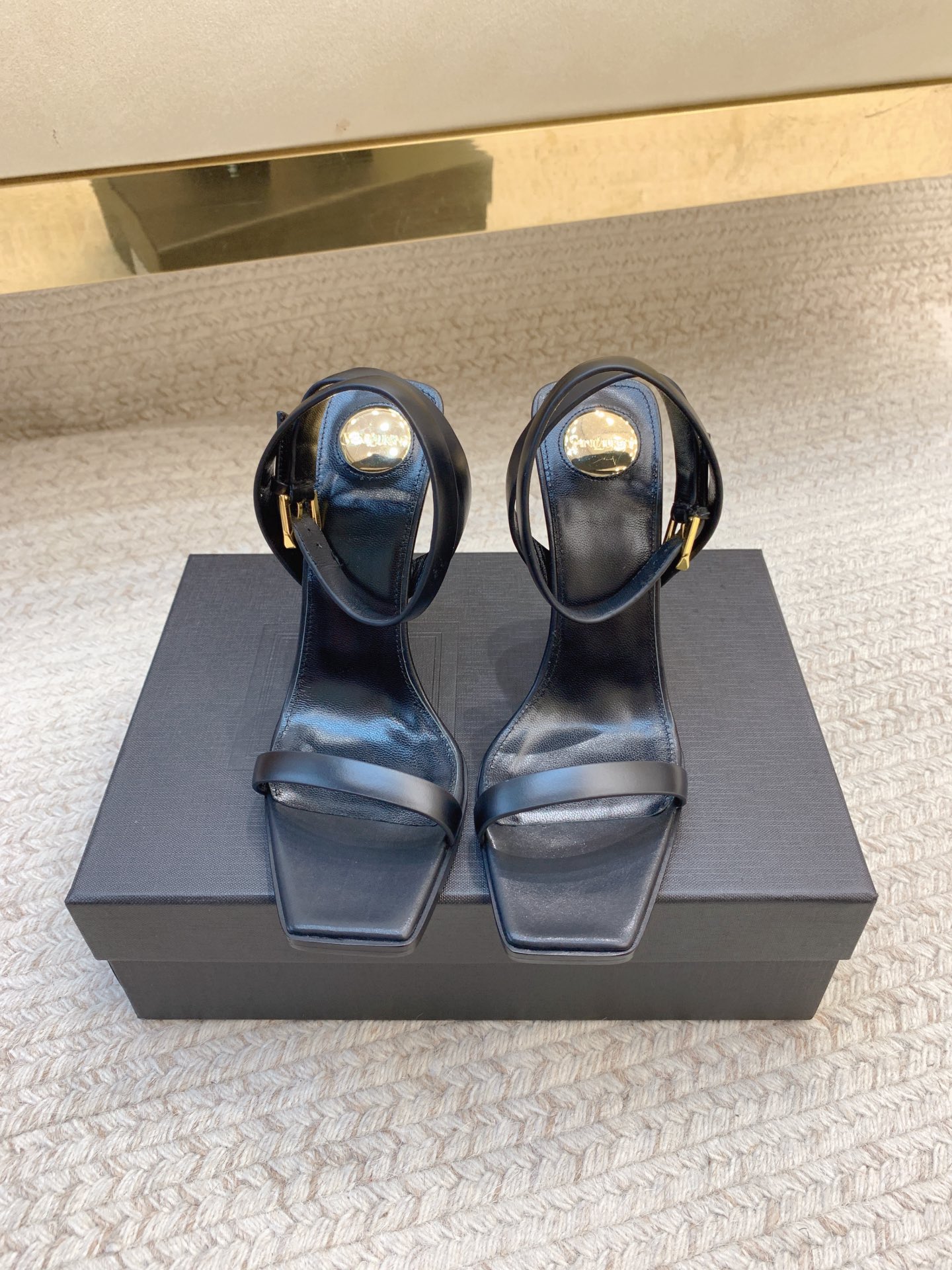 NO:928062,SAIN* LAUREN*SS25 new square toe thick heel leather sandals, original last, top quality material, upper imported calfskin, lining imported sheepskin, outsole, genuine leather, heel height 11cm, size 35-39 (40.41 custom made, non-returnable, non-exchangeable), sandals, saint laurent, sandals, cowhide, sheepskin, Leather soles19860909SAIN* LAUREN*SS25新款方头厚跟皮面凉鞋 原版套楦 顶级品质 材质 鞋面进口小牛皮 内里进口羊皮里 大底真皮大底 跟高11cm 码数35-39（40.41定做不退不换）,凉鞋,saint laurent,sandals,cowhide,sheepskin,Leather soles,Women's Shoes