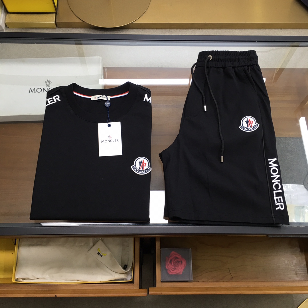 NO:458453,New product suit [Moncle] 2025 spring and summer latest style, same style for men and women, classic design short-sleeved T-shirt shorts suit, customized pure cotton fabric, soft touch, comfortable to wear, fine workmanship. The upper body effect is invincible and handsome, size M-3XL, shorts, T-shirt, tees, t-shirt, alexander wang19860909新品套装【Moncle】 2025春夏最新款,男女同款,经典设计短袖T恤短裤套装,定制纯棉面料,手感柔软,穿着舒适,做工精细.上身效果无敌帅气,码数M-3XL,,shorts,T-shirt,tees，t-shirt,alexander wang,Men's clothing