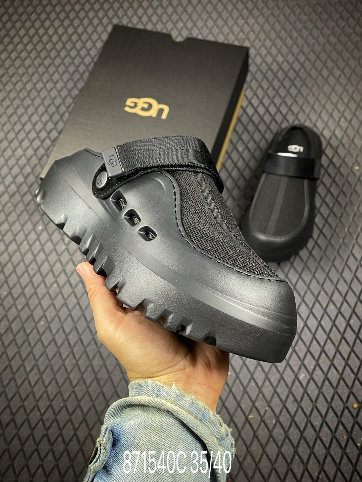C apoya la apertura de tiendas El nuevo PeakMod Tasman ~ 25vs de UGG, la popular serie de sandalias de plataforma con p…