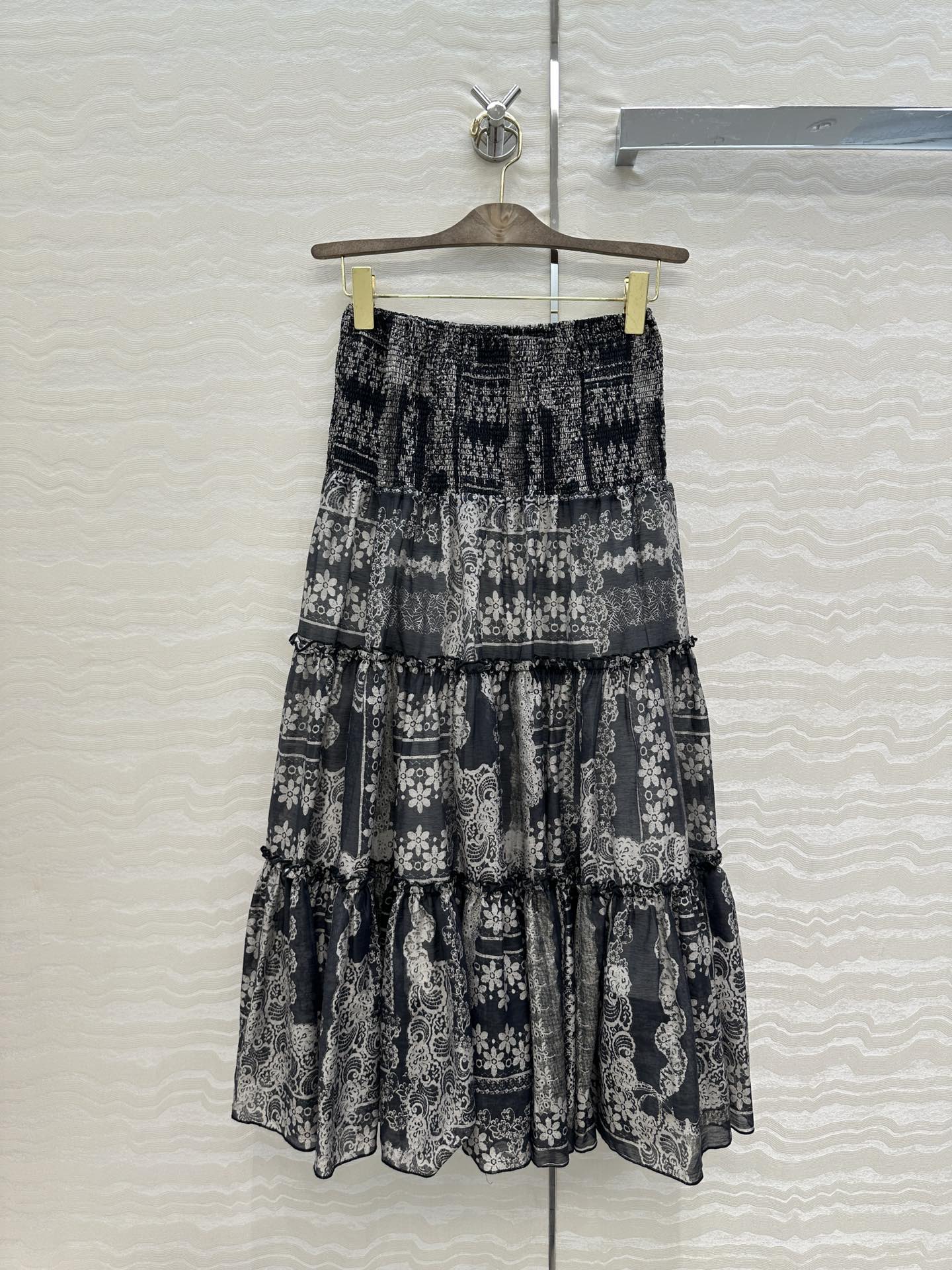 Elegant Woman’s Suit: Original Quality, Holiday Style, French Elegance, Custom-made Import - 图片 1