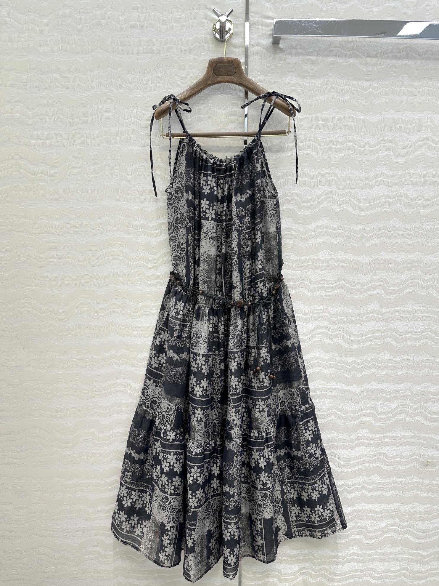 Exclusive Launch: Original High-Quality Female Suit with Hand-Made Details - 图片 2