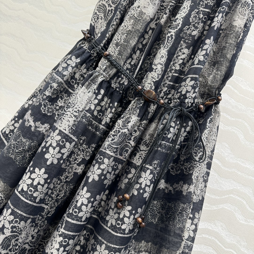 Exclusive Launch: Original High-Quality Female Suit with Hand-Made Details - 图片 6