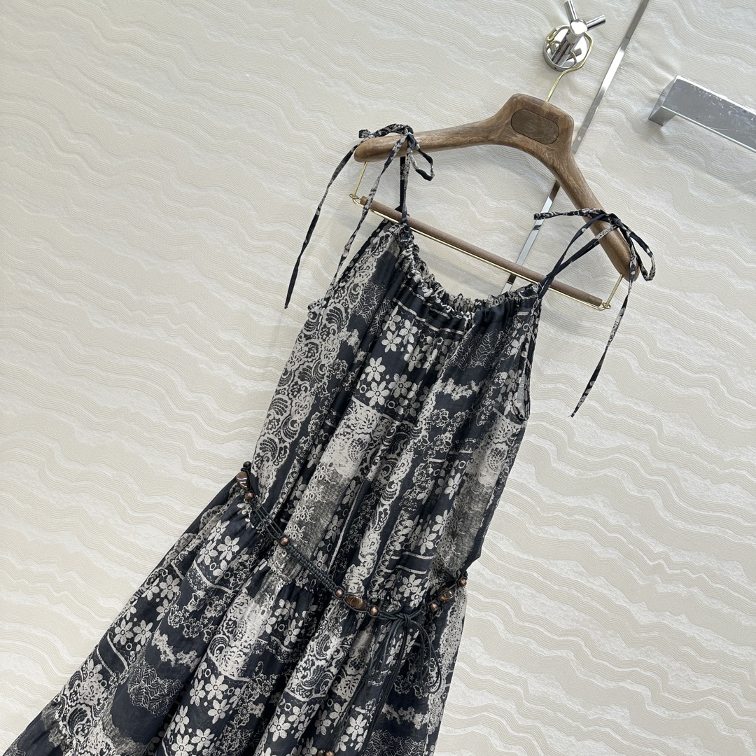 Exclusive Launch: Original High-Quality Female Suit with Hand-Made Details - 图片 3