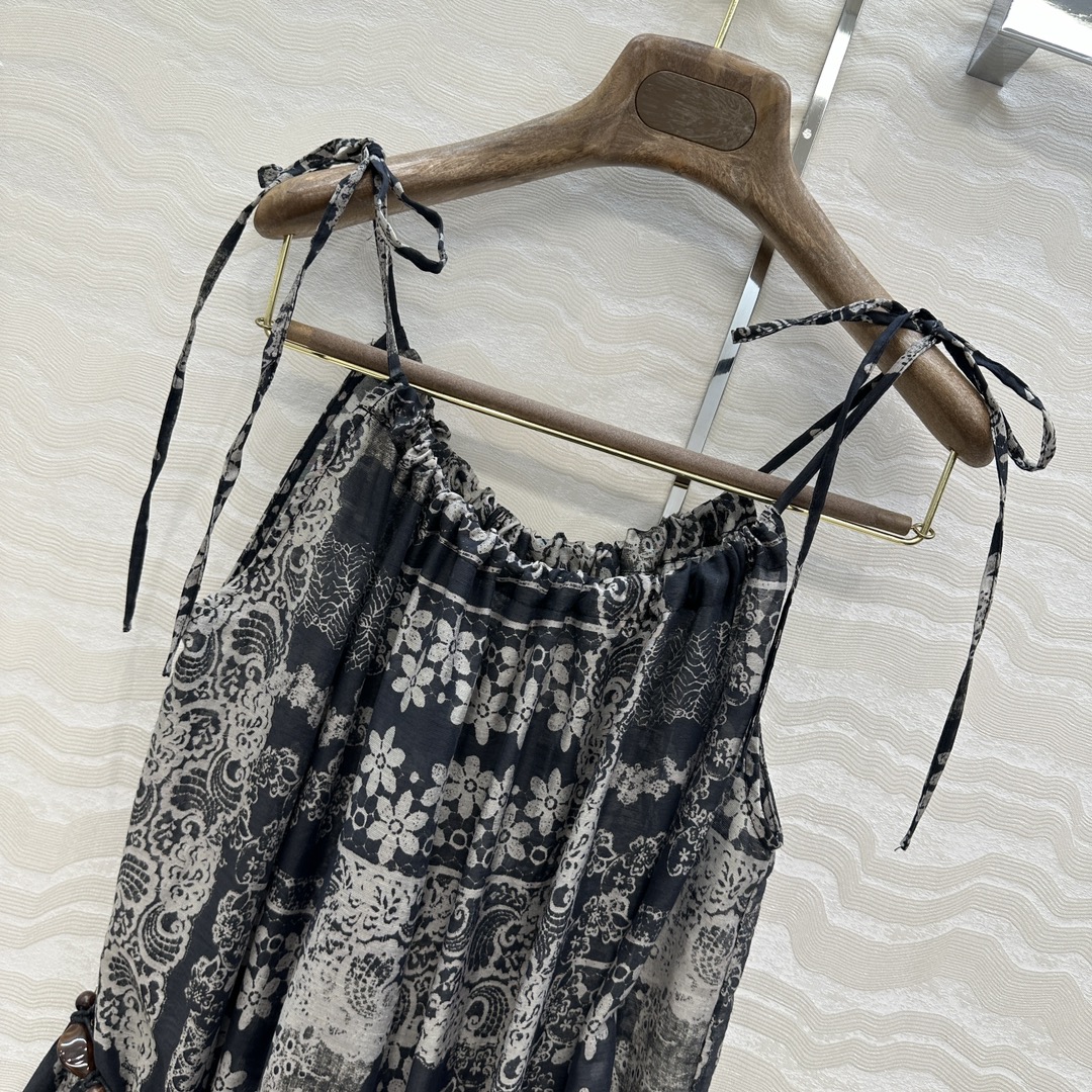 Exclusive Launch: Original High-Quality Female Suit with Hand-Made Details - 图片 4