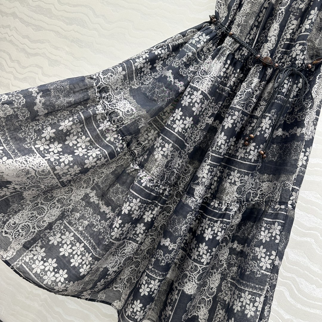Exclusive Launch: Original High-Quality Female Suit with Hand-Made Details - 图片 5