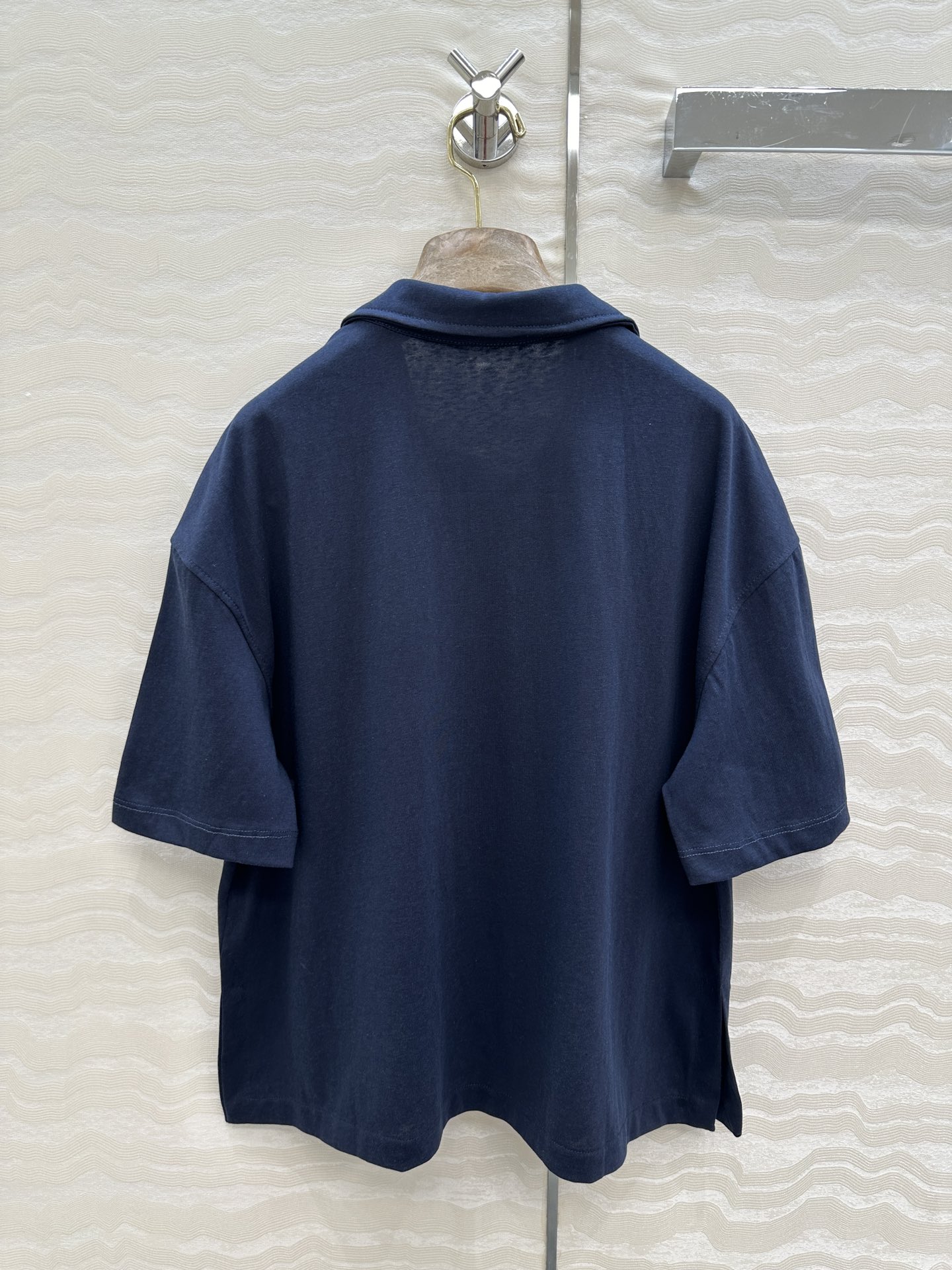 独家首发！原单品质❤️lP🆕老钱风穿搭！25春夏新品极简Polo领落肩袖T恤，必入长期主义单品。少年感气